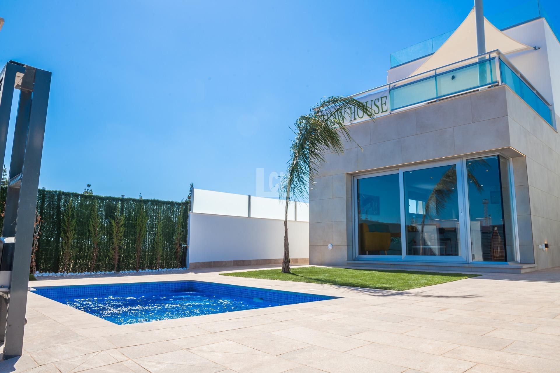 For sale of villa in Los alcázares