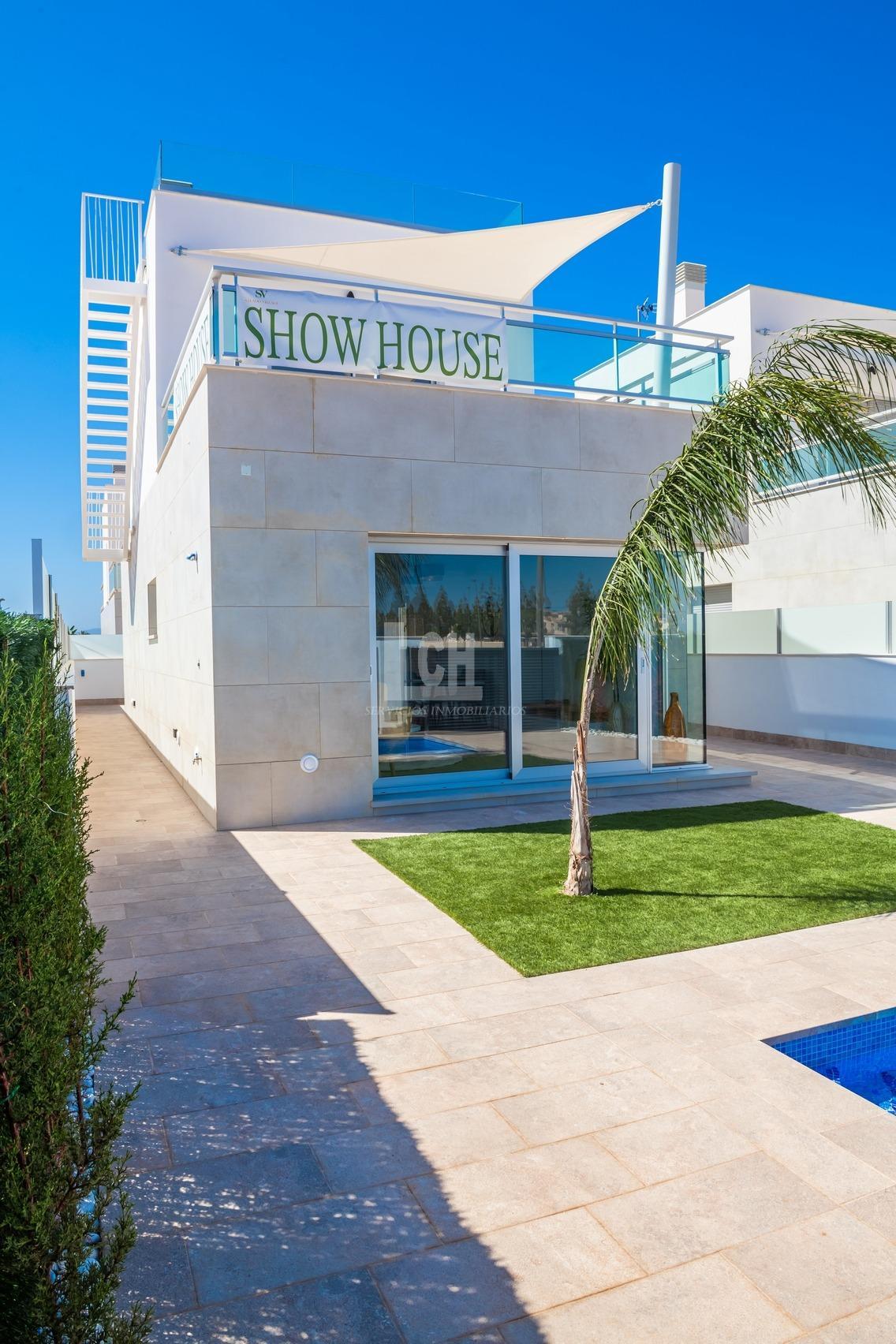 For sale of villa in Los alcázares