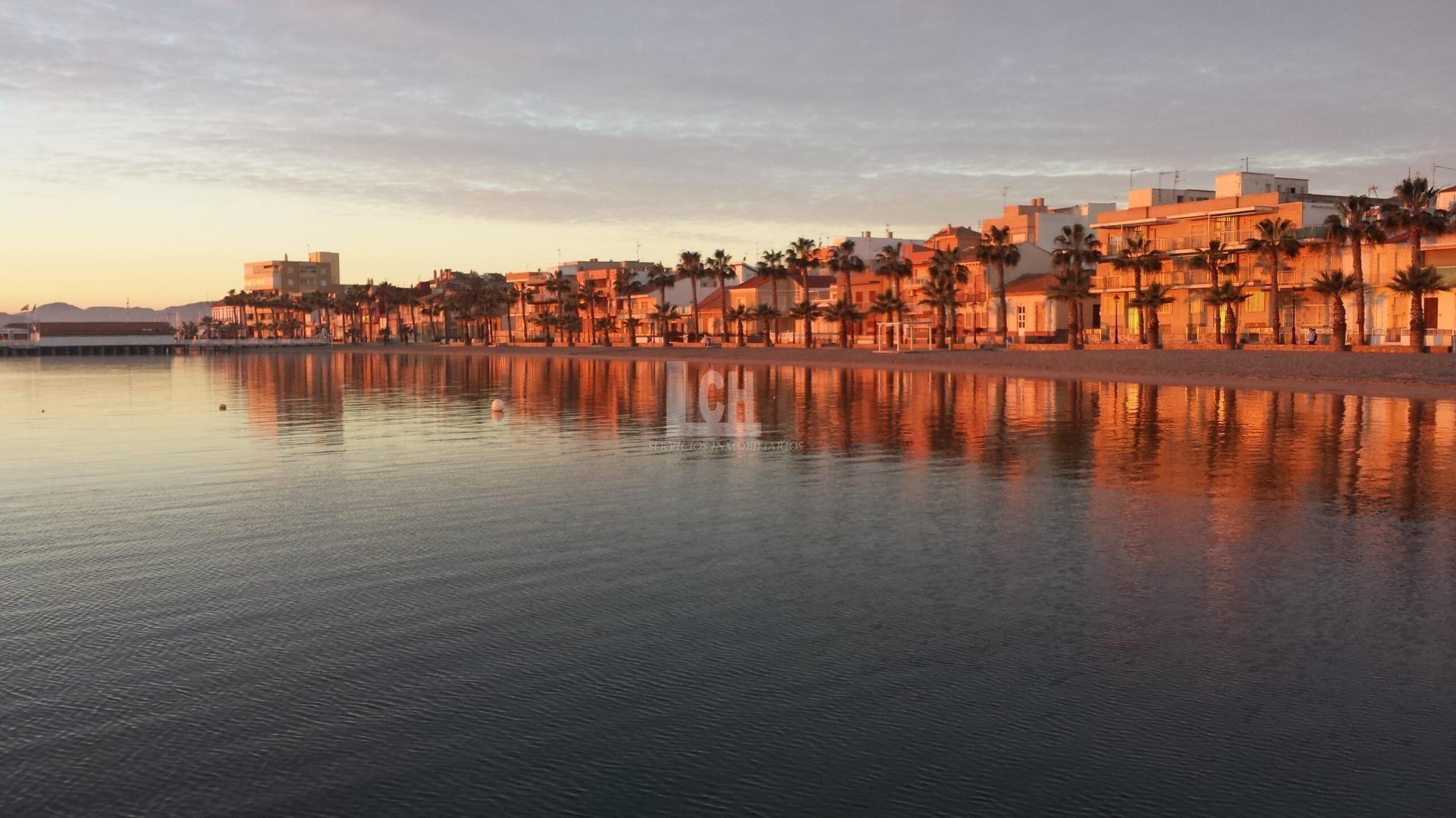 For sale of villa in Los alcázares