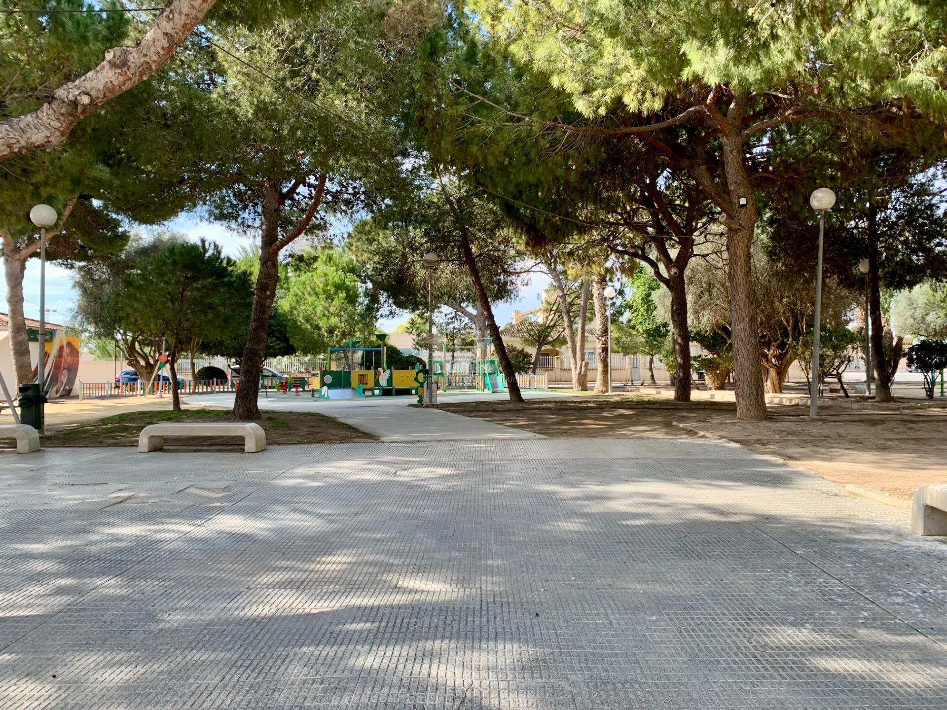 For sale of villa in Los alcázares