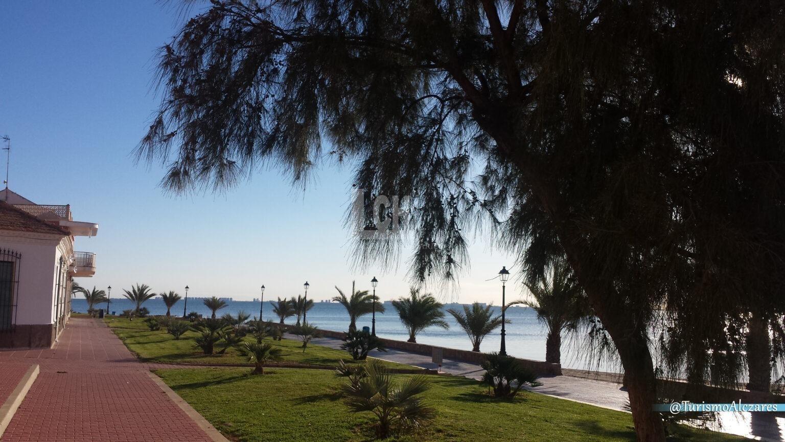 For sale of villa in Los alcázares