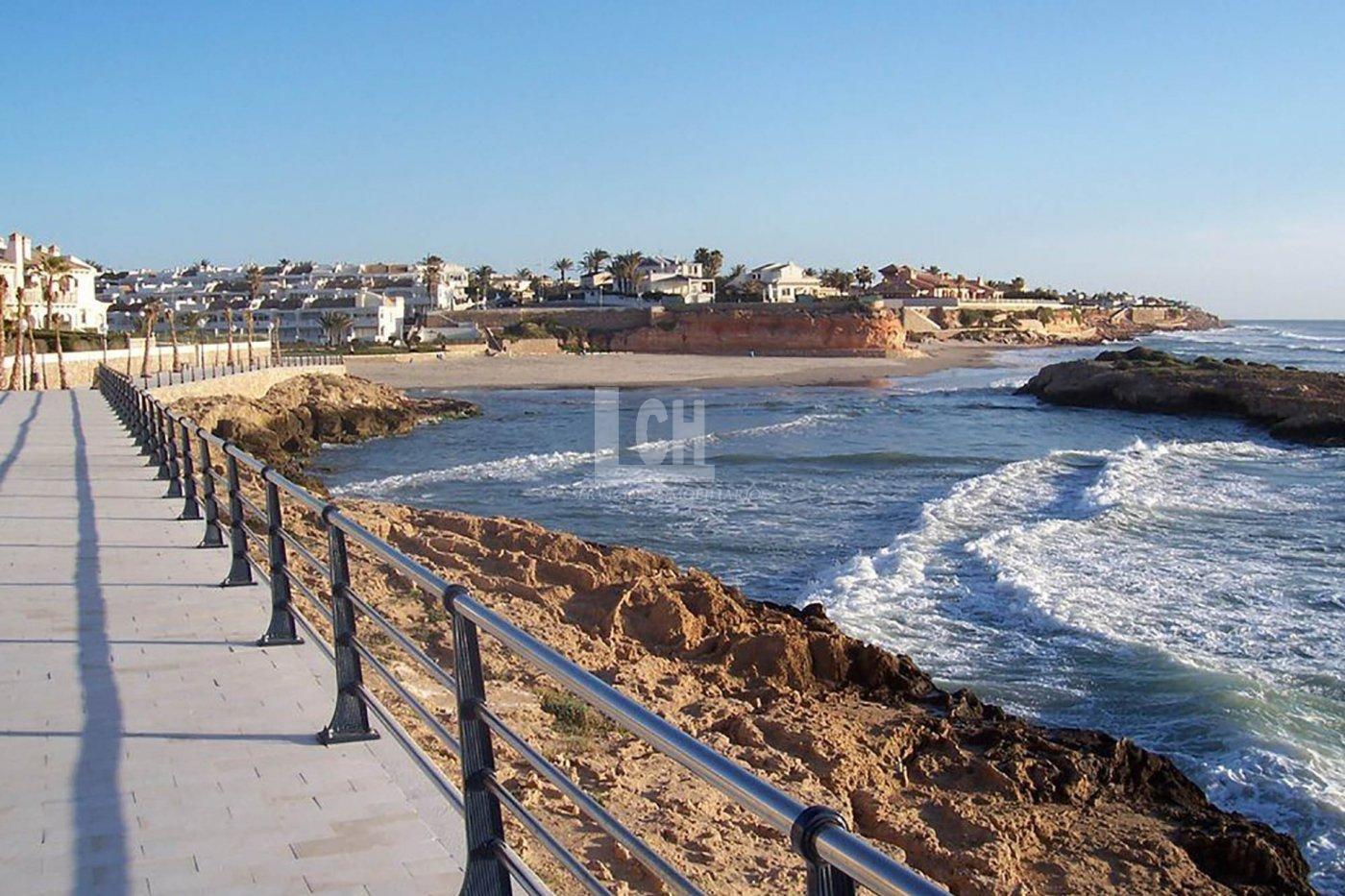 Venta de villa en Orihuela costa