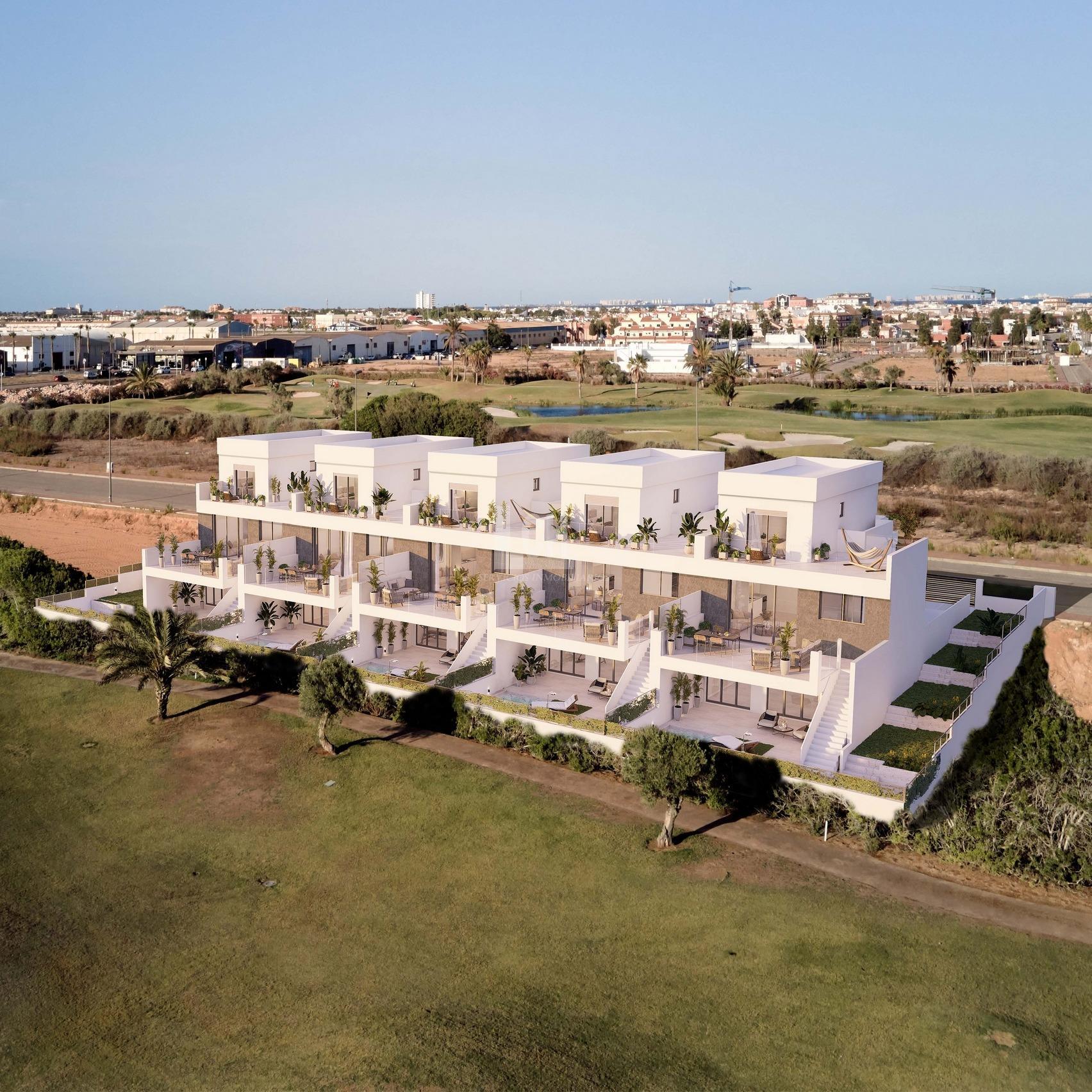 Venta de villa en Los alcázares