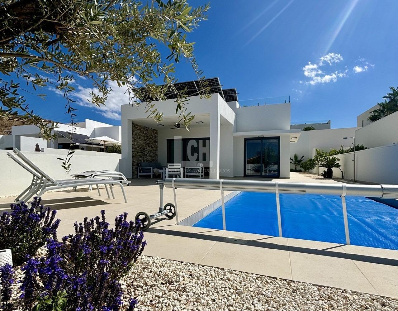 For sale of villa in Benijófar