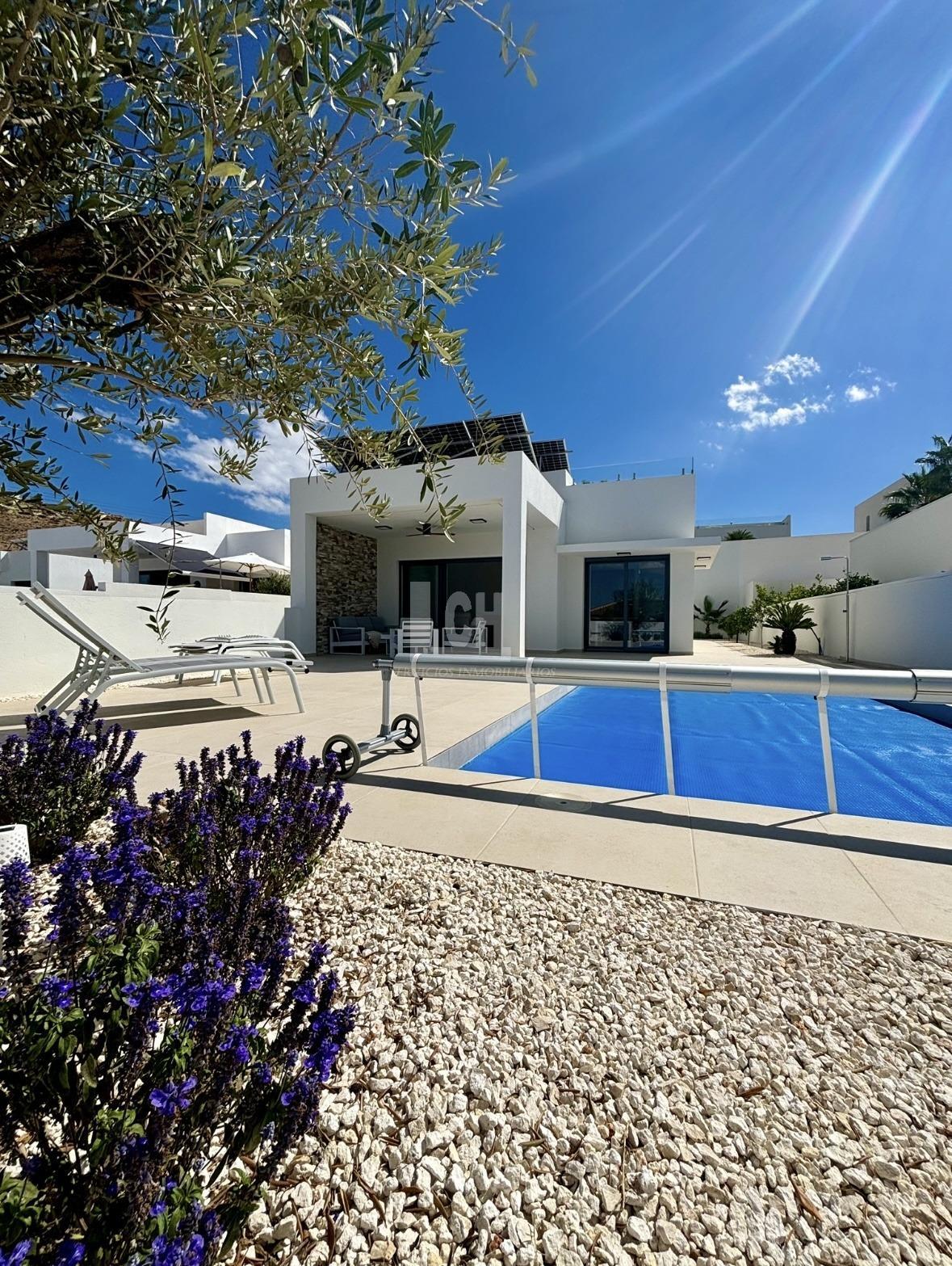 For sale of villa in Benijófar