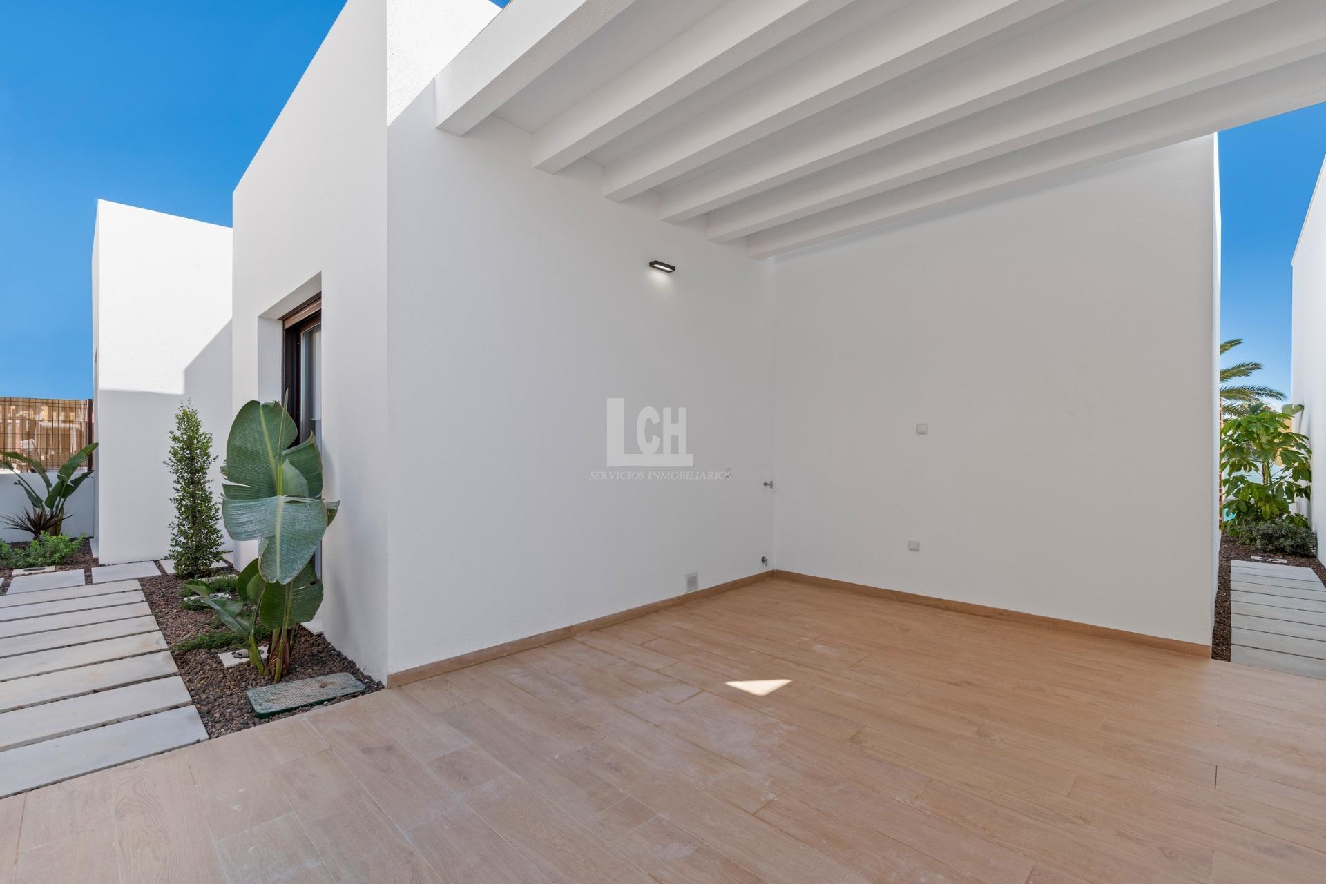 Venta de villa en Los alcázares