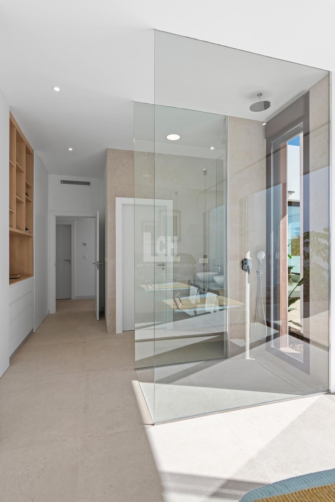 Venta de villa en Los alcázares