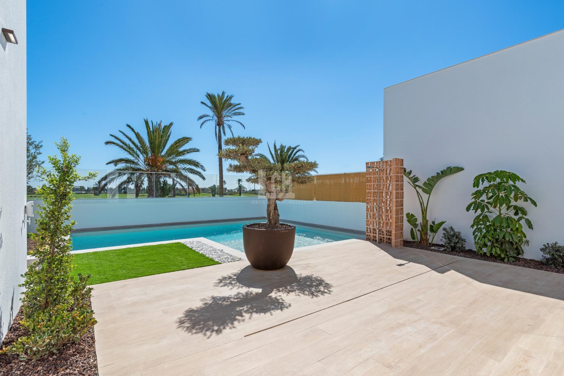 Venta de villa en Los alcázares