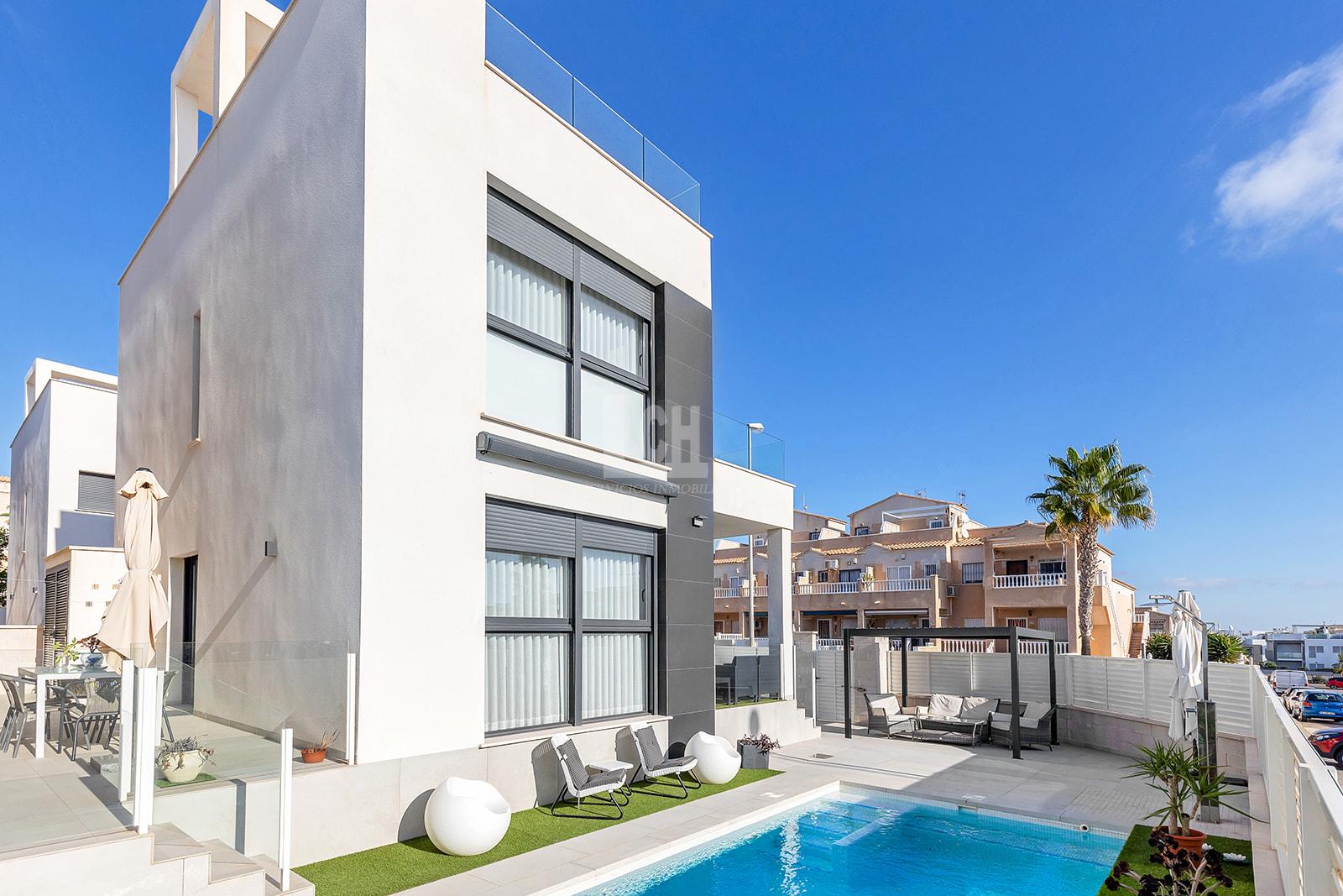 For sale of villa in Orihuela