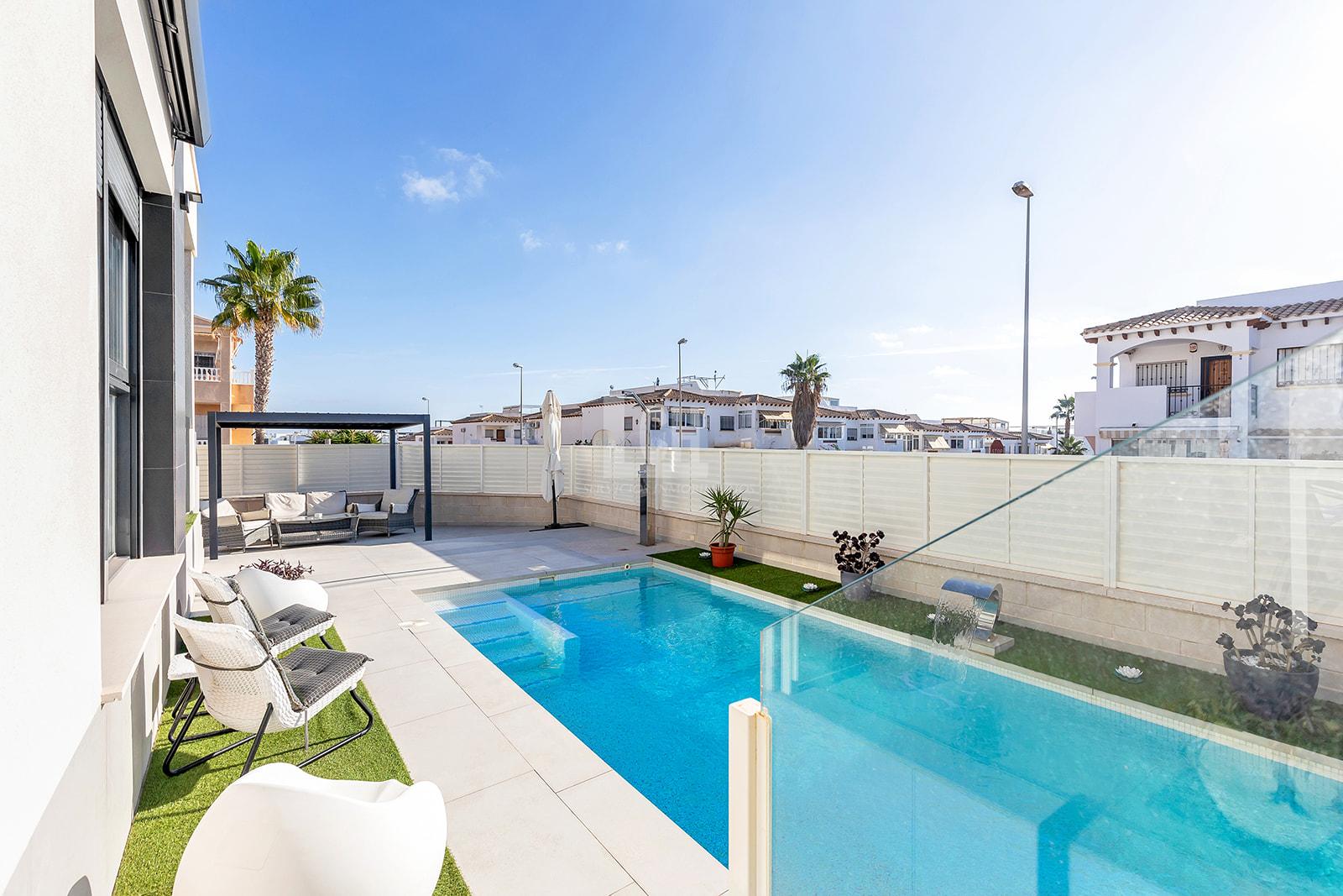 For sale of villa in Orihuela