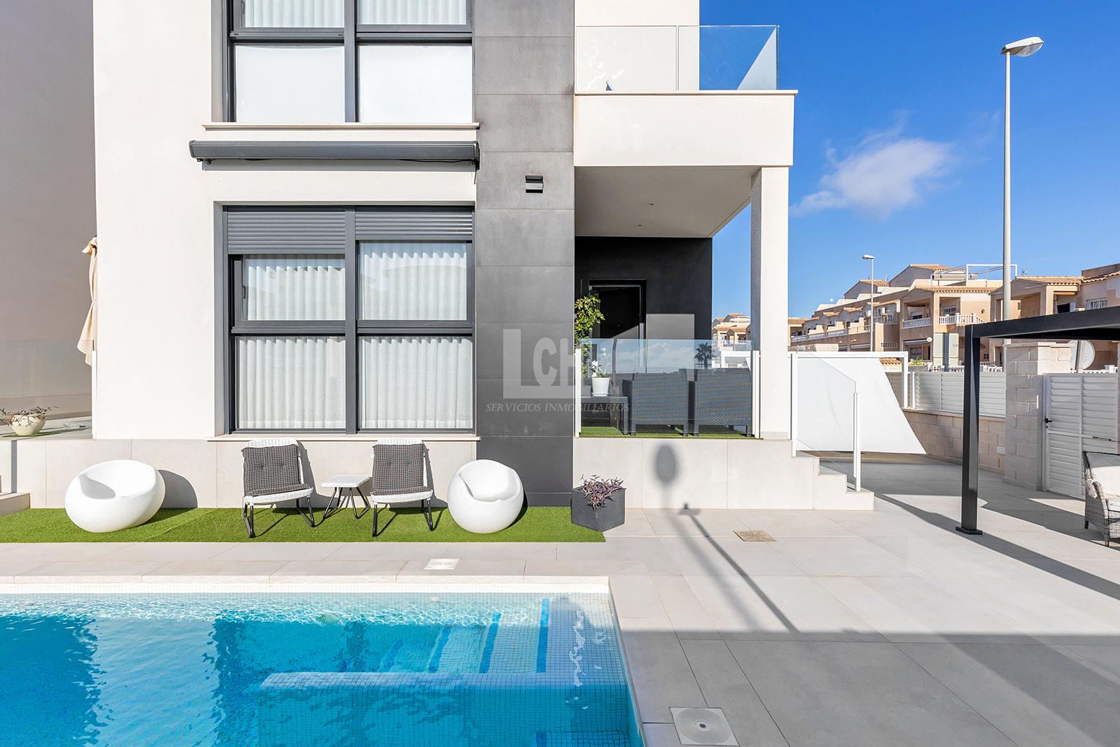 For sale of villa in Orihuela