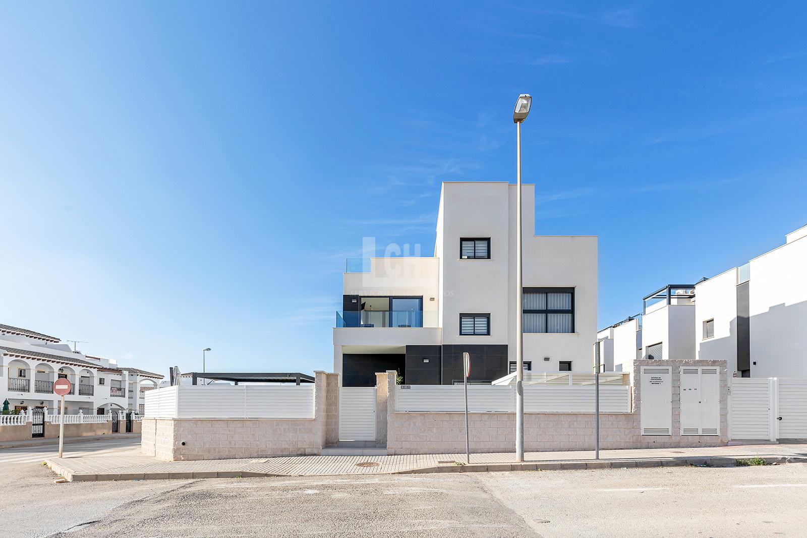 For sale of villa in Orihuela