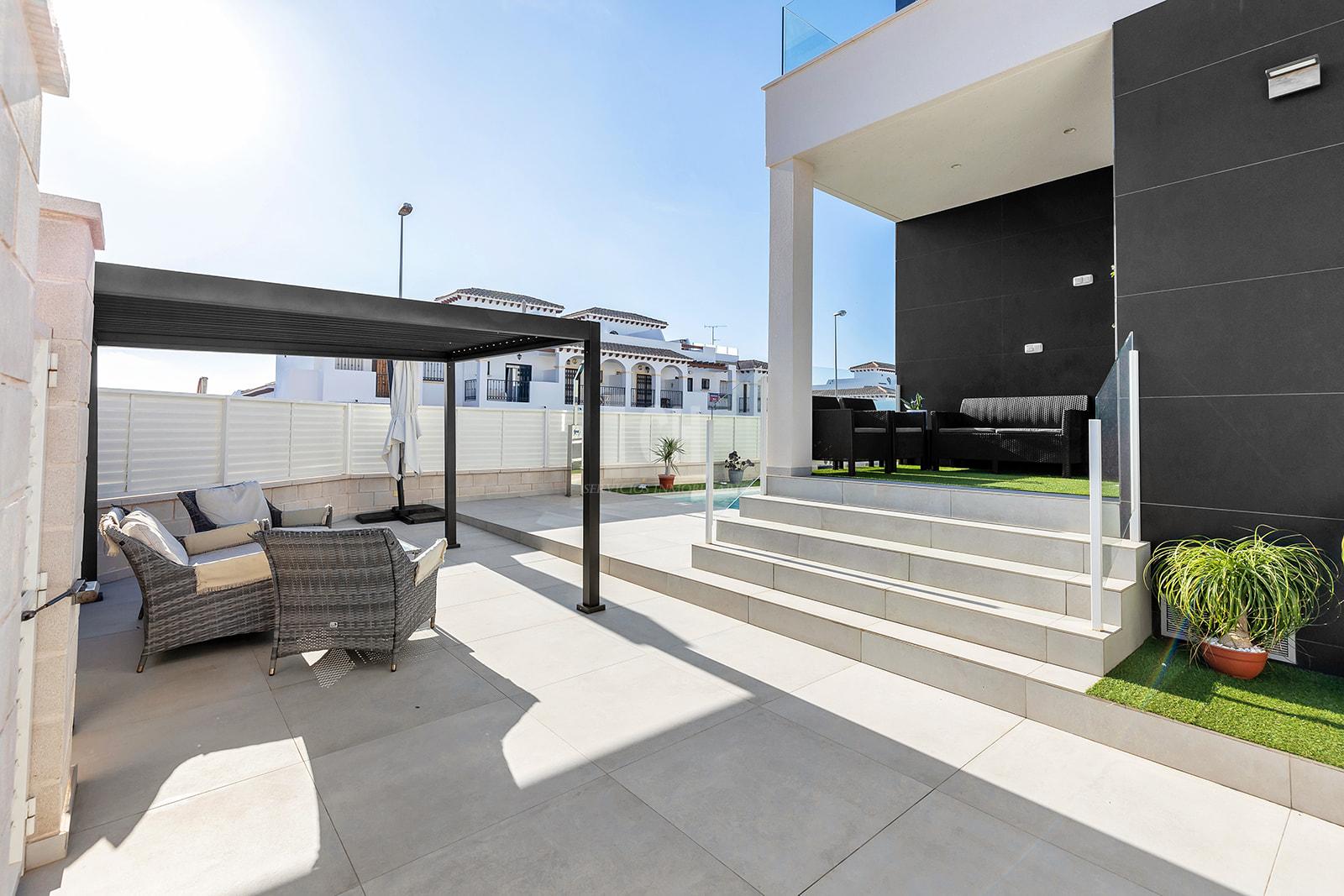 For sale of villa in Orihuela