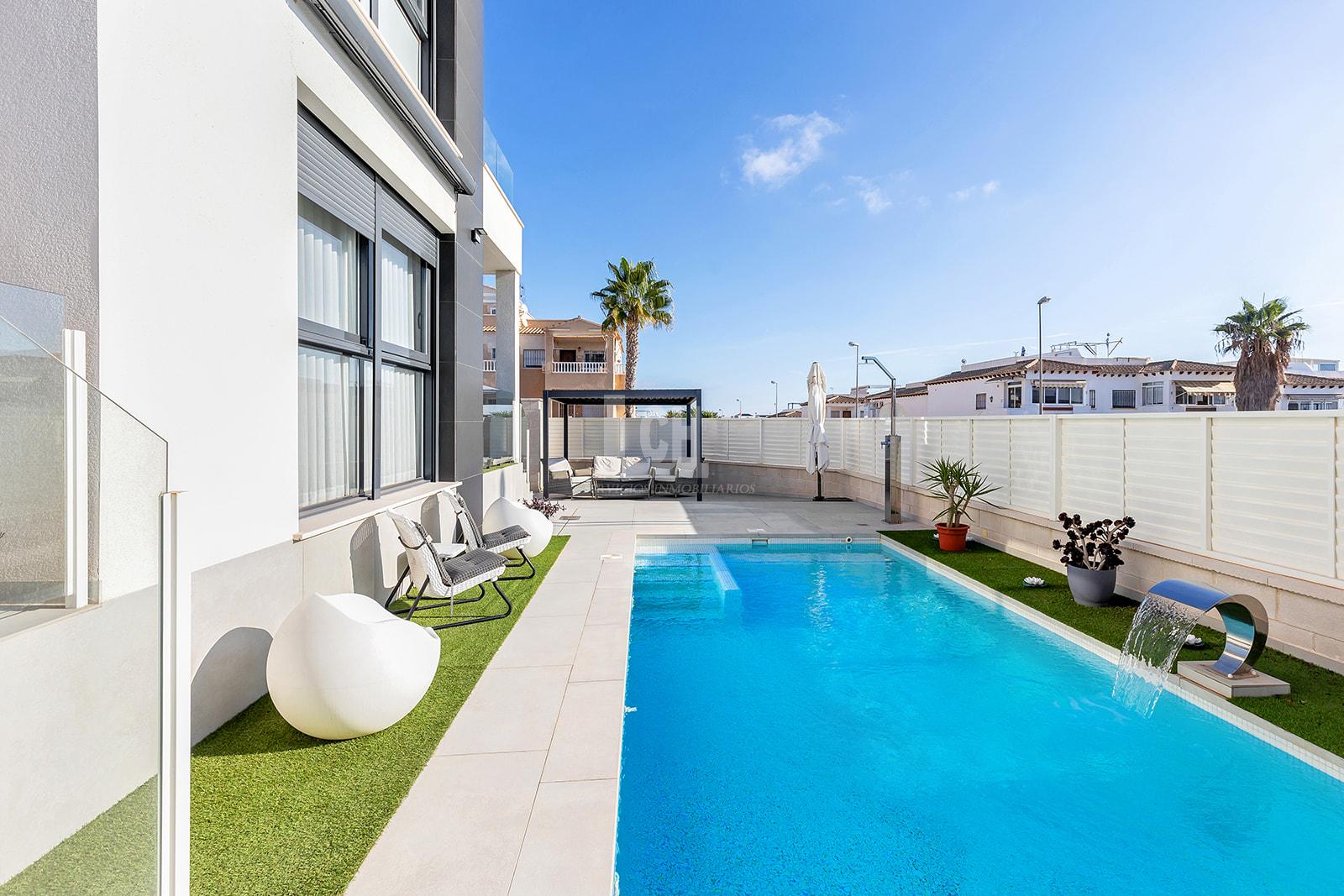 For sale of villa in Orihuela