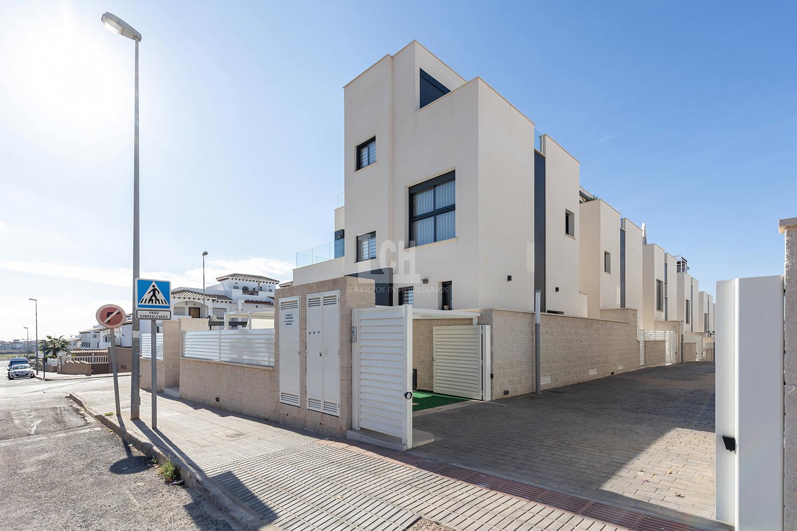 For sale of villa in Orihuela