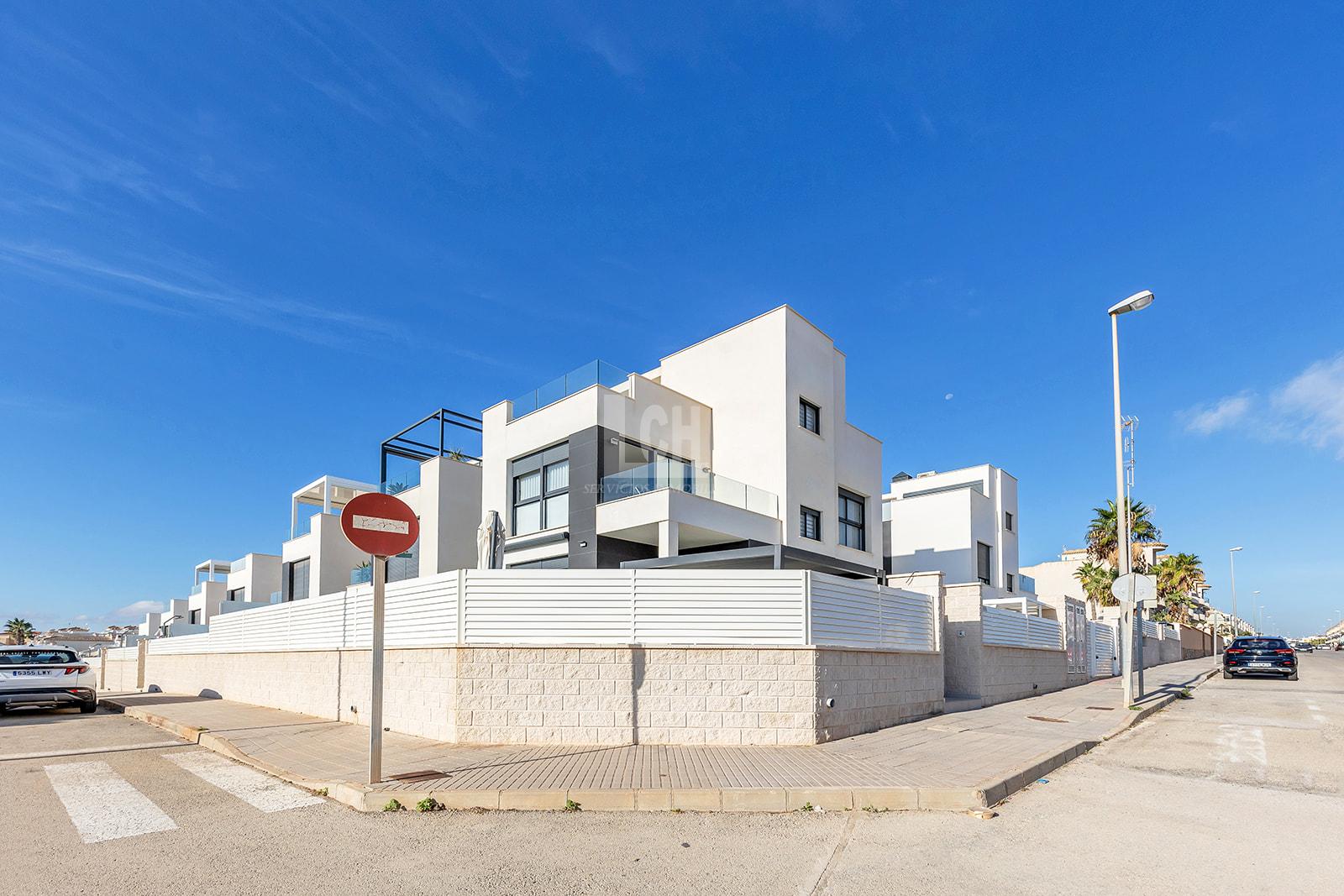 For sale of villa in Orihuela