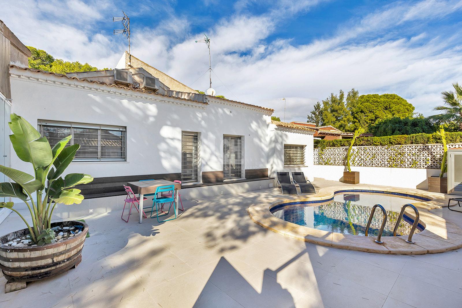Zu verkaufen von villa in
 Orihuela