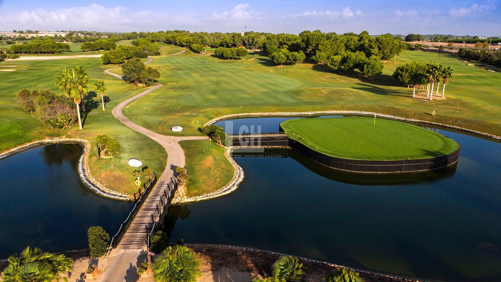 For sale of villa in Pilar de la horadada