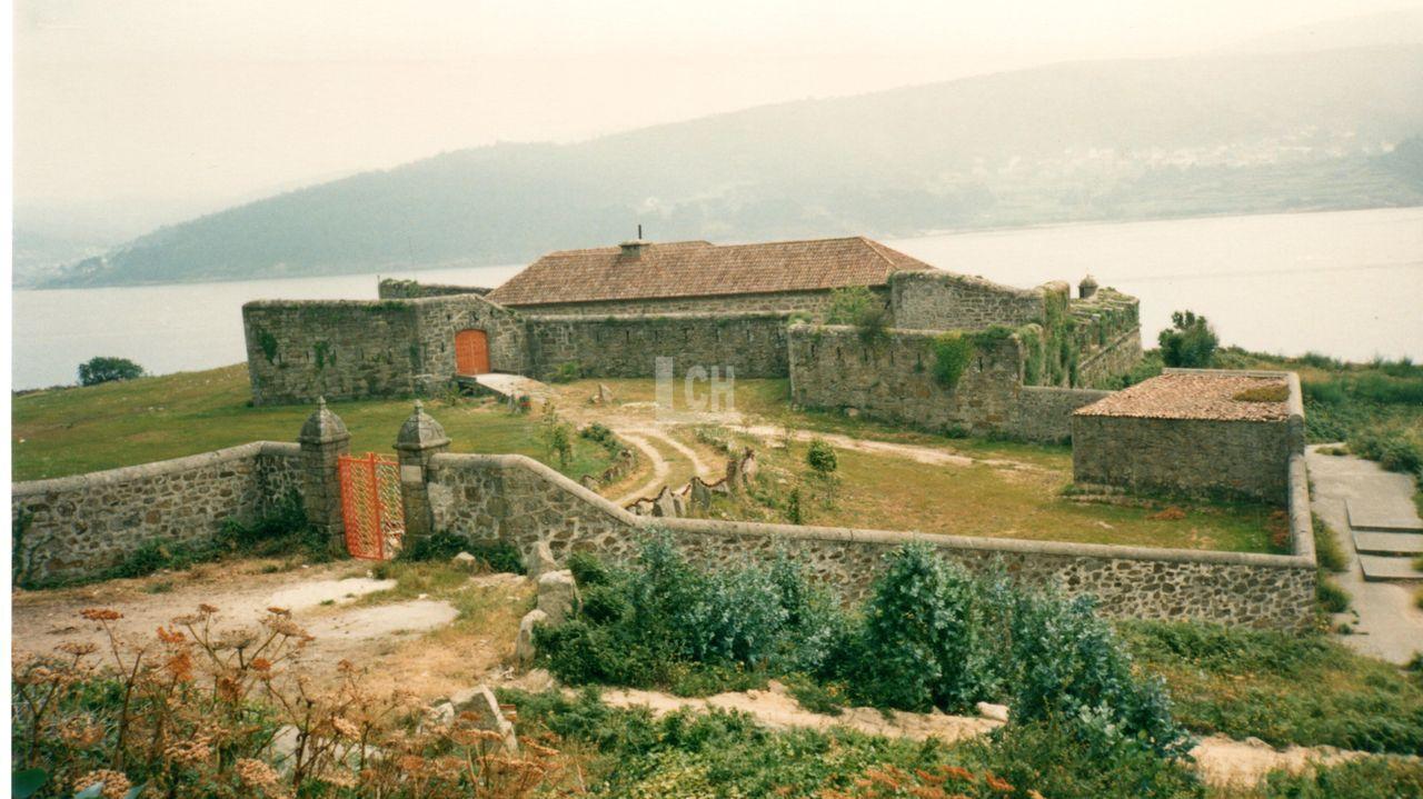 Venta de castillo en Corcubión