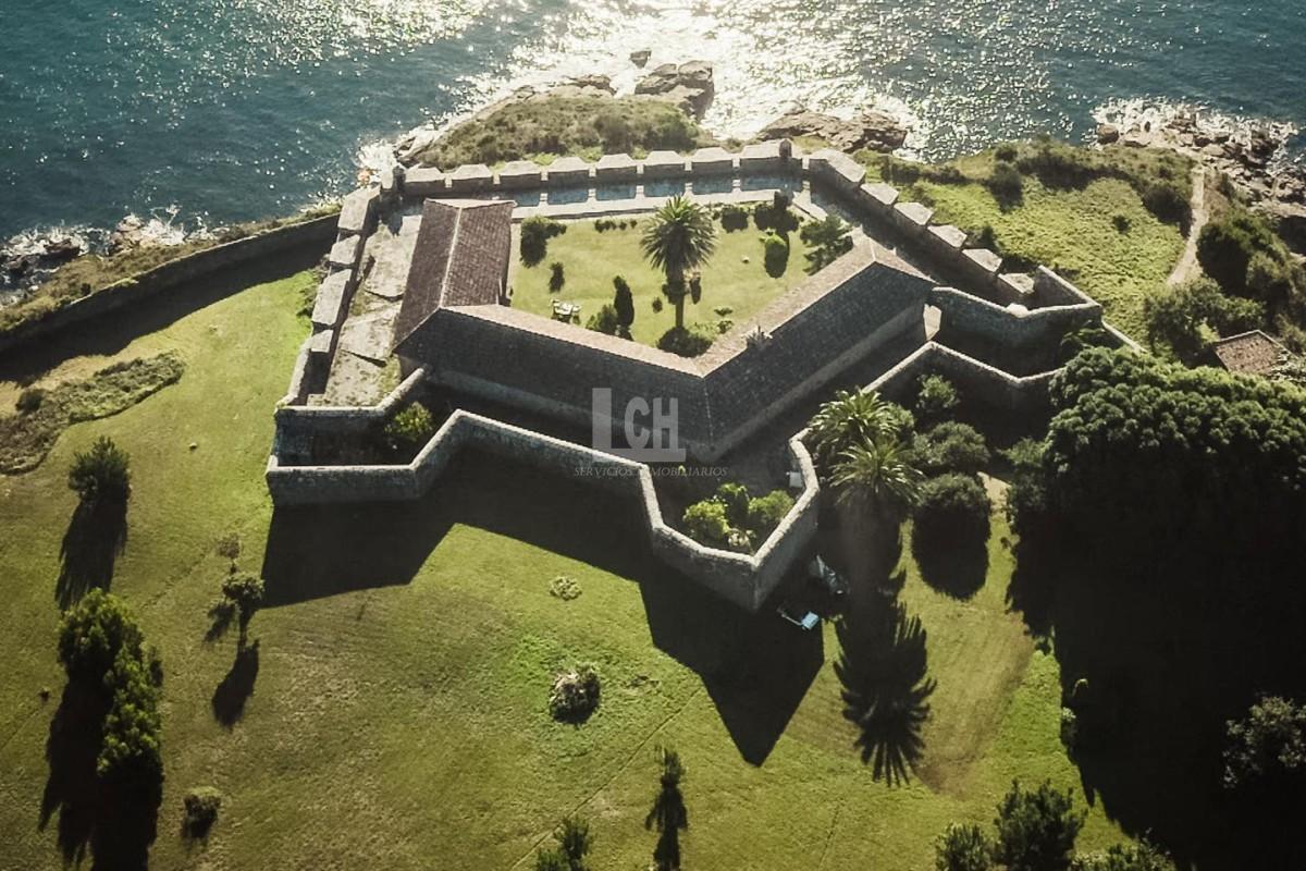 Venta de castillo en Corcubión