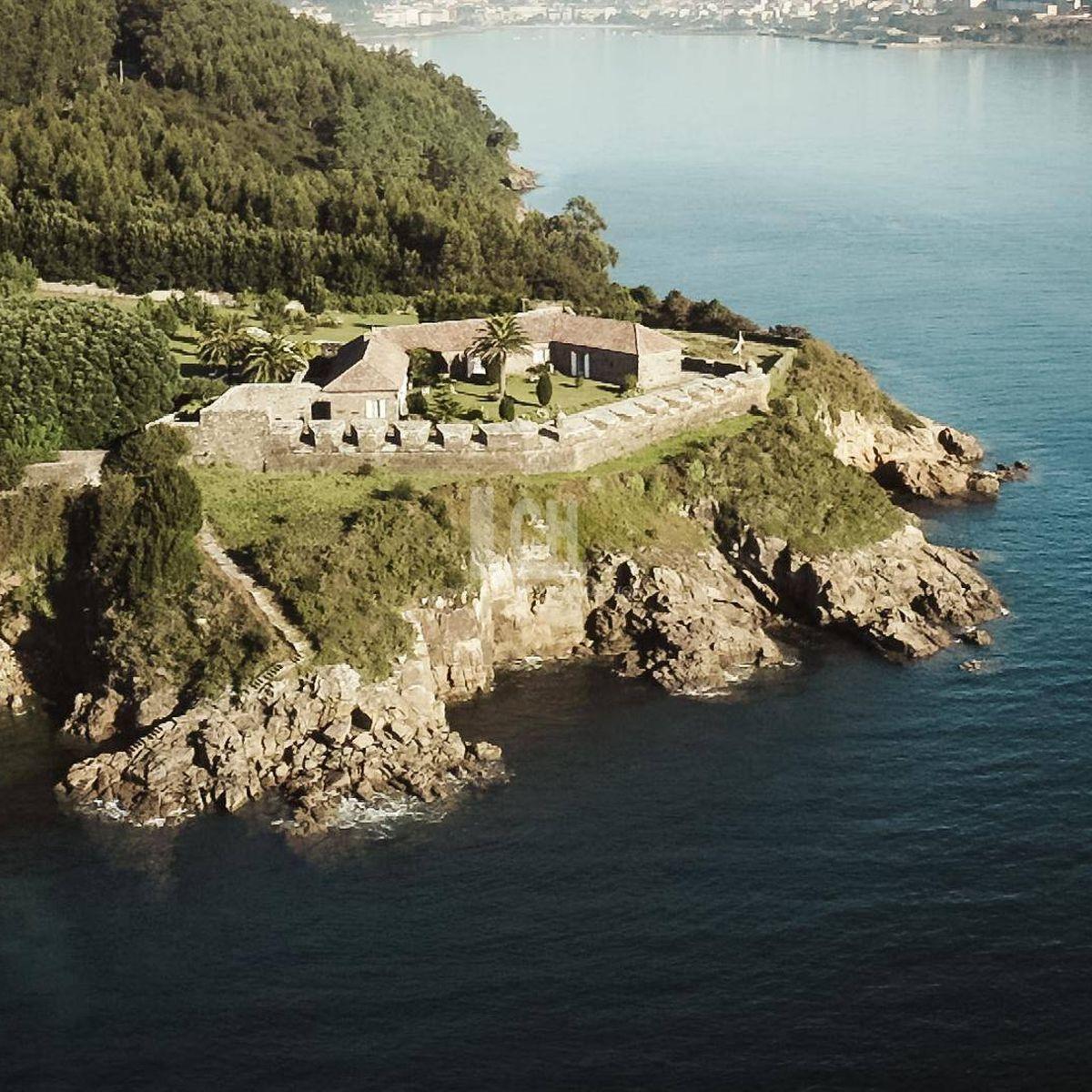 Venta de castillo en Corcubión