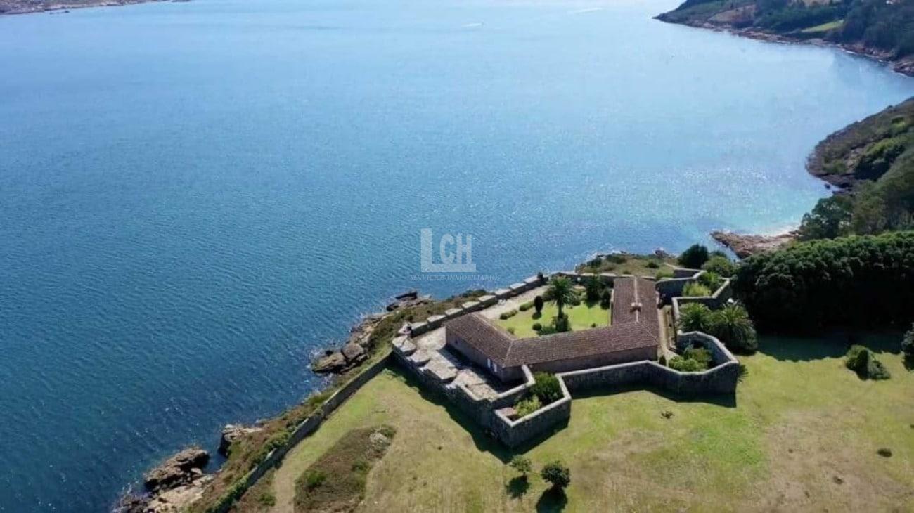 Venta de castillo en Corcubión