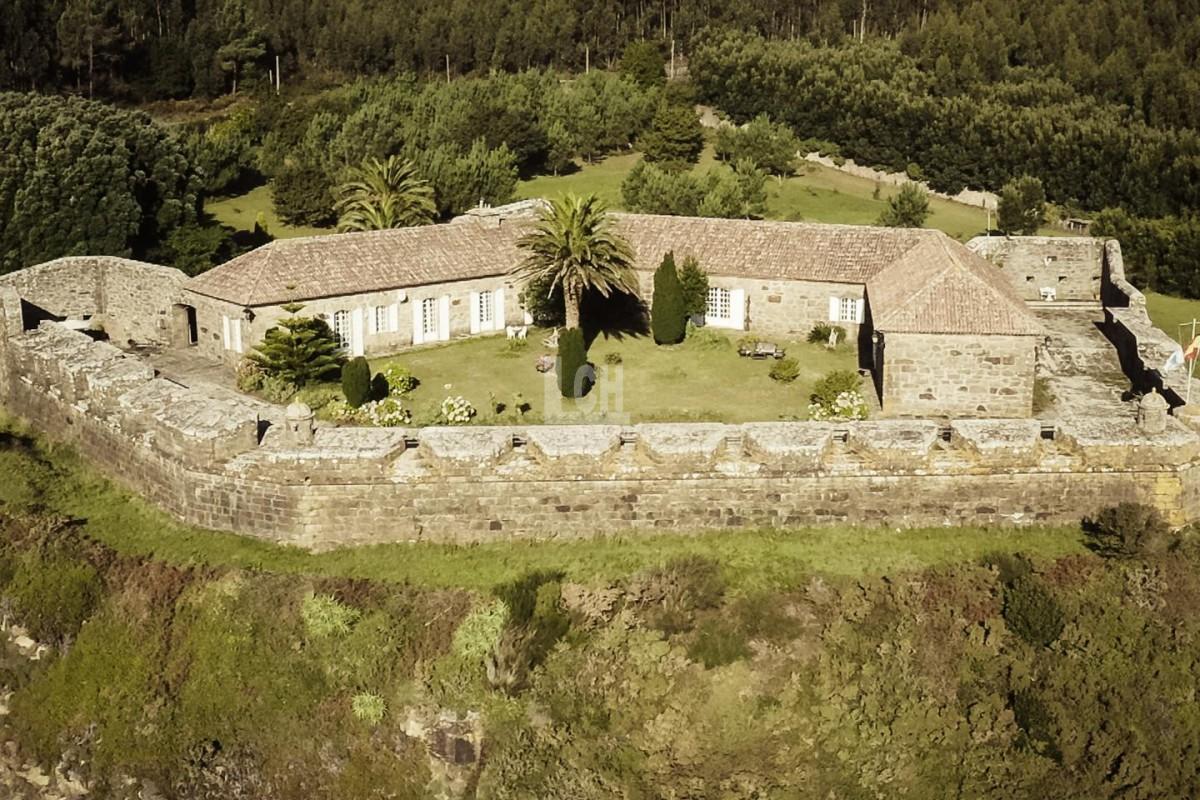 Venta de castillo en Corcubión