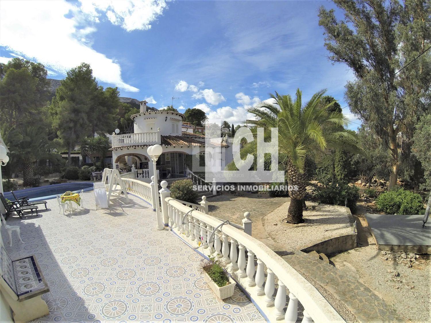 For sale of chalet in Denia