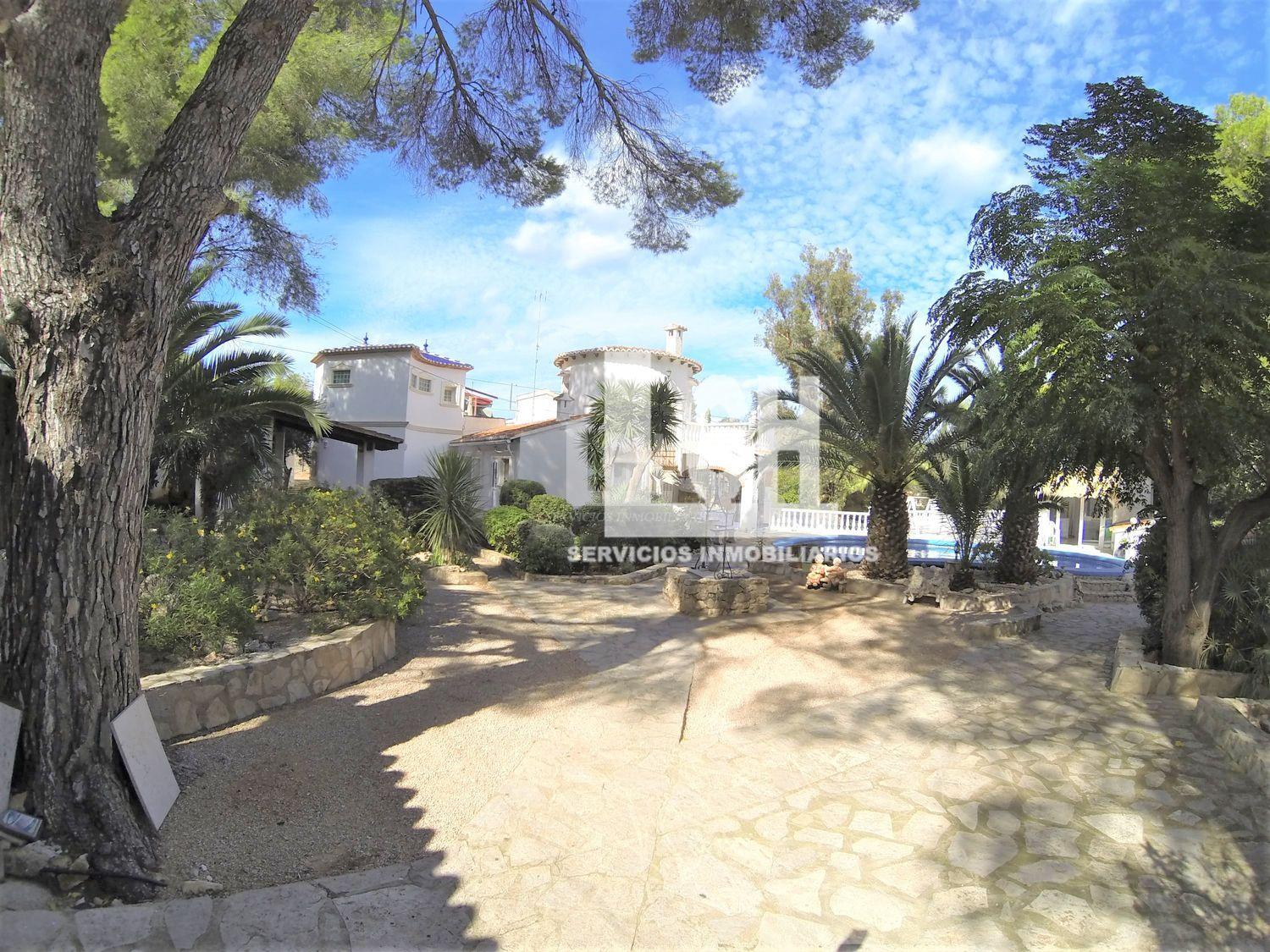 For sale of chalet in Denia