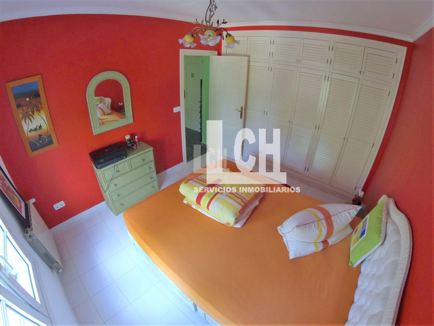 For sale of chalet in Denia