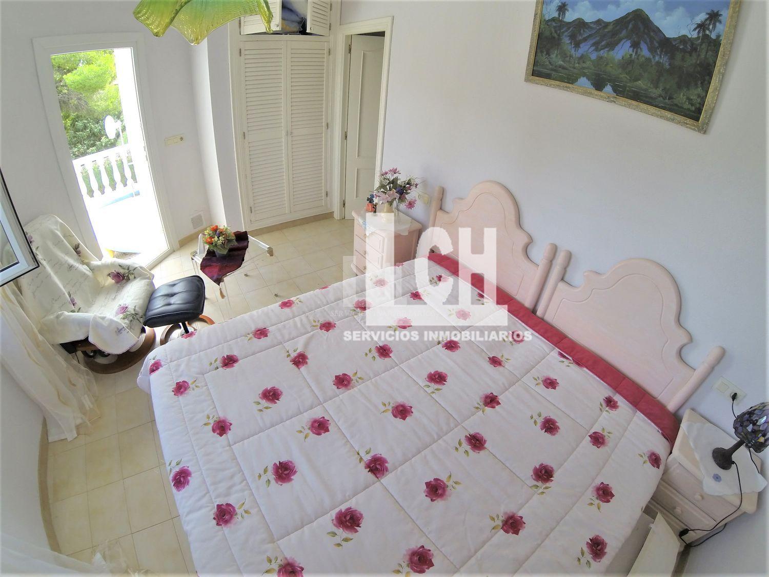 For sale of chalet in Denia