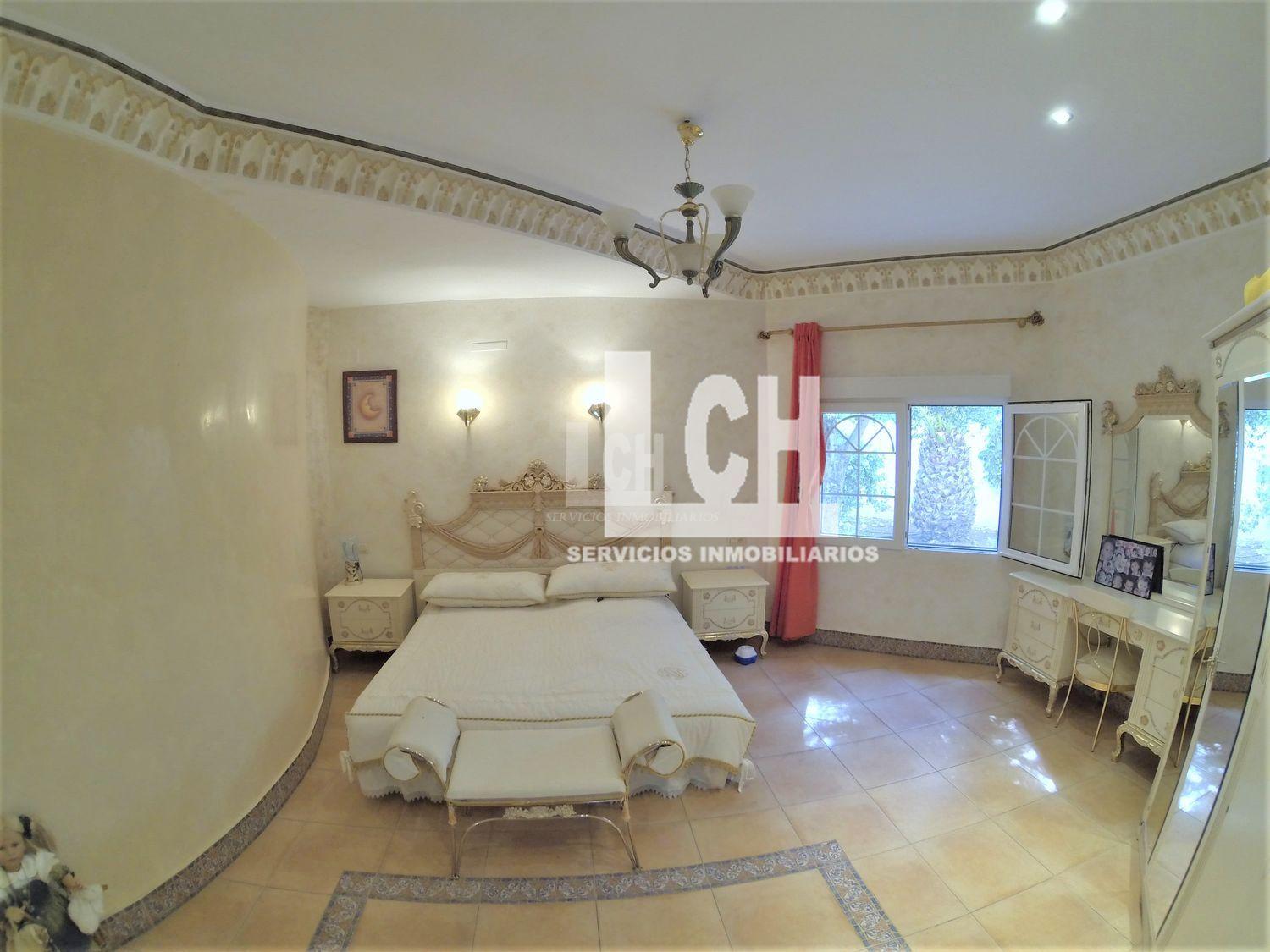 For sale of chalet in Denia