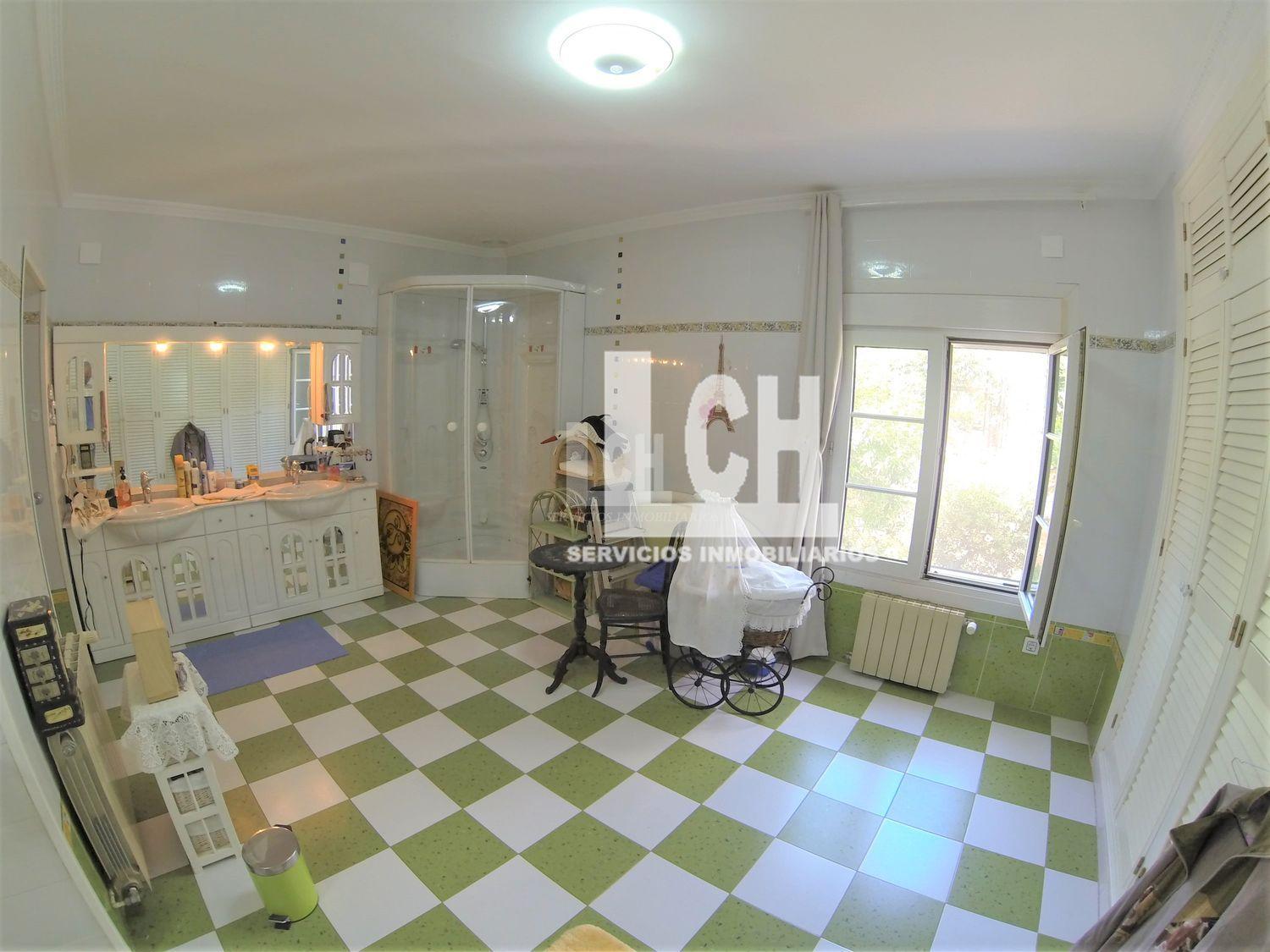 For sale of chalet in Denia