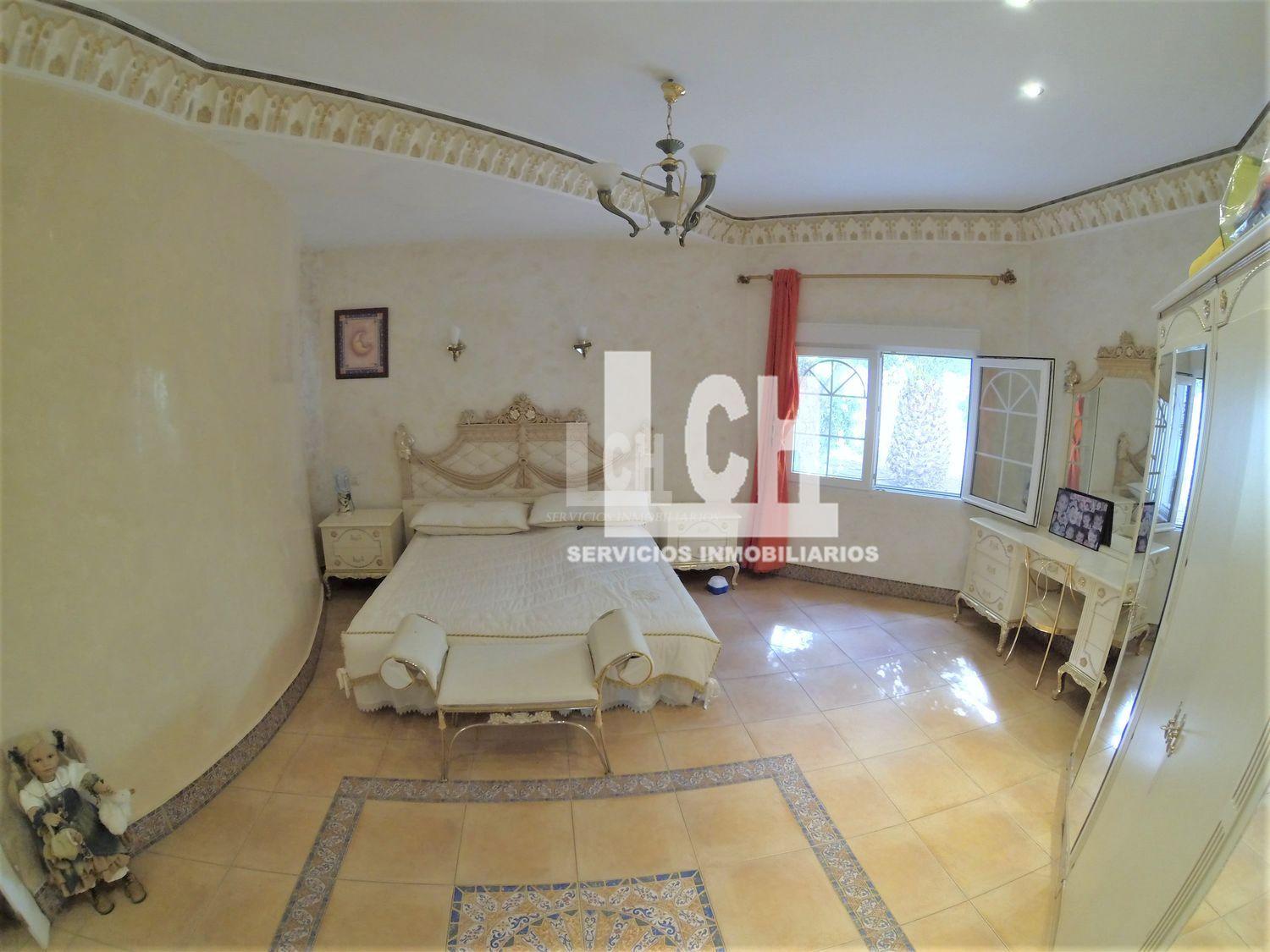 For sale of chalet in Denia