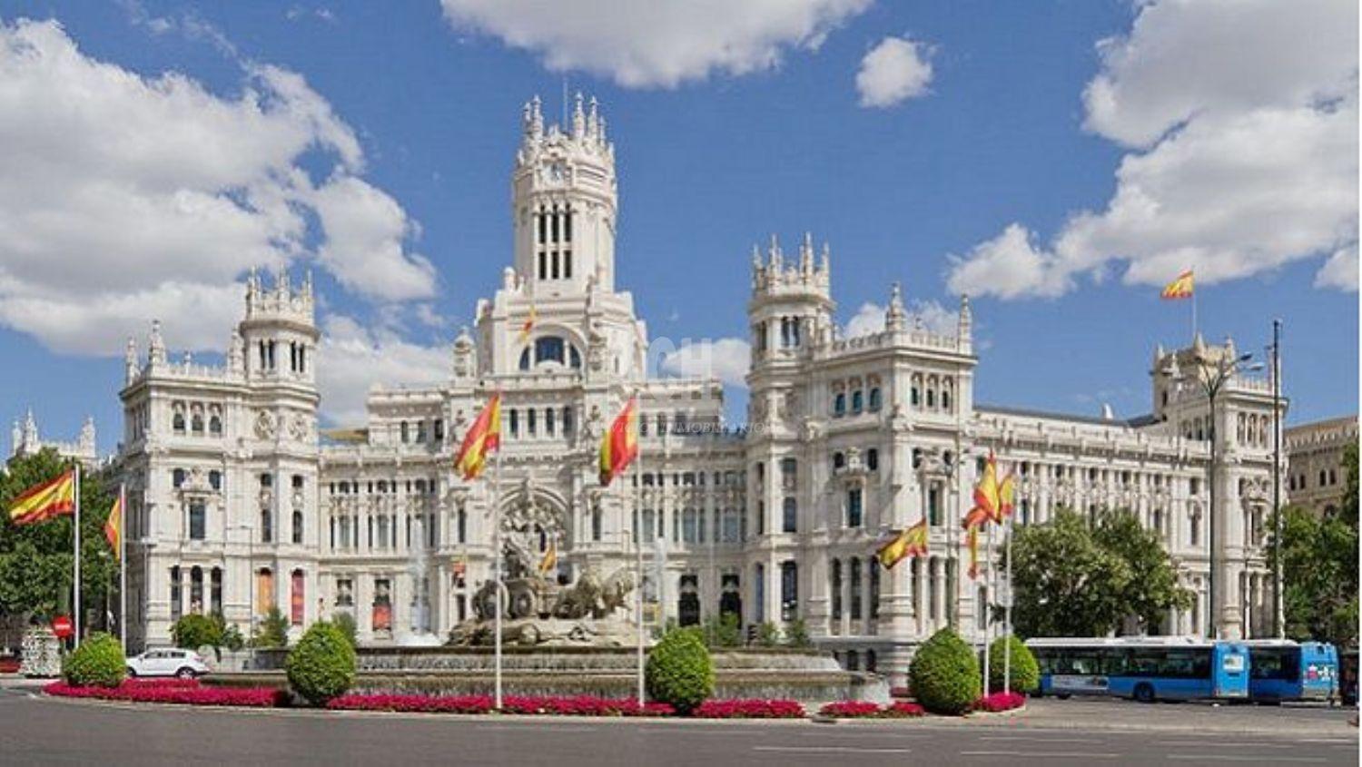 For sale of building in Madrid
