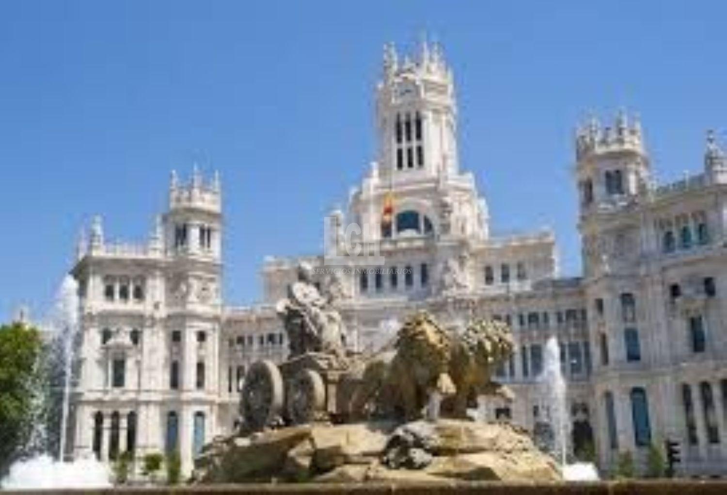 For sale of building in Madrid