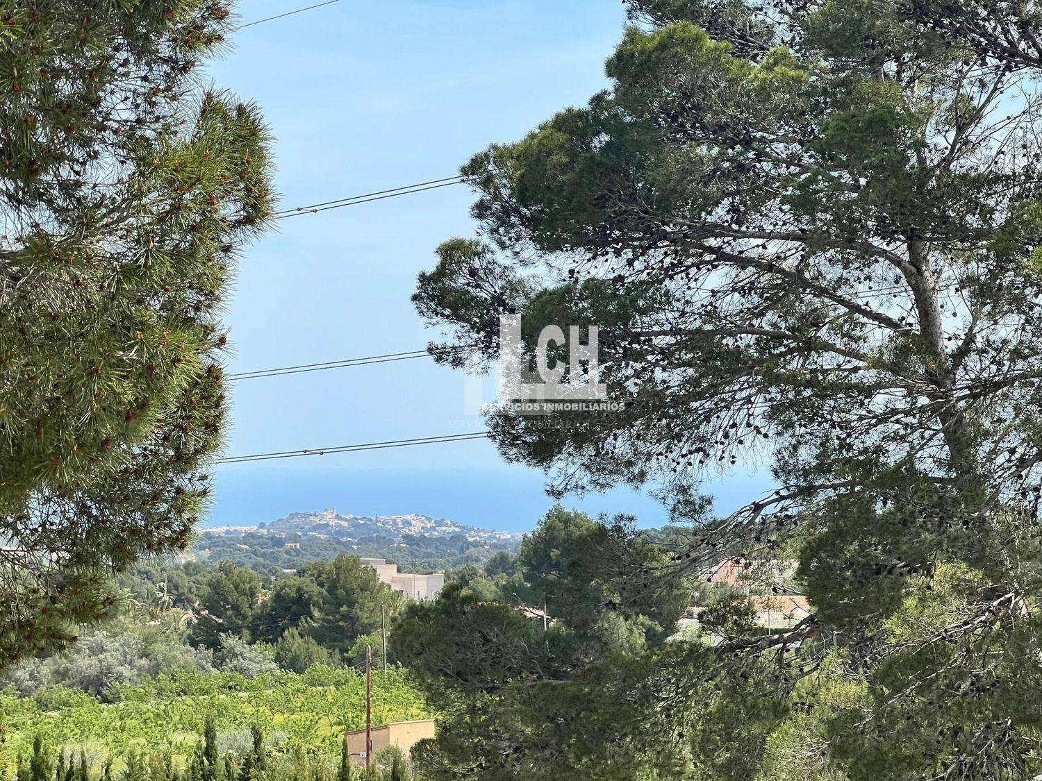 Myynti
 from
 pieni huvila
 sisään

 Altea