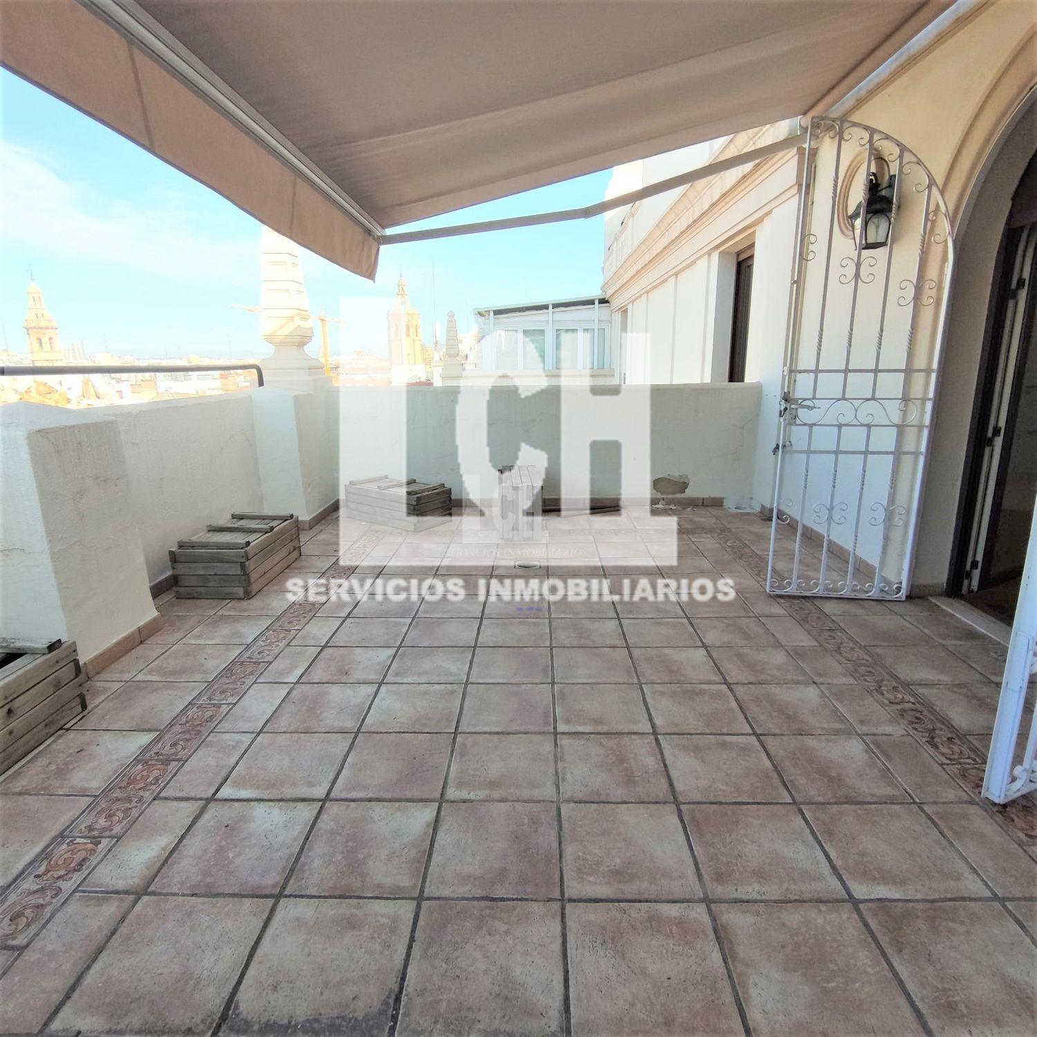 For sale of penthouse in Valencia