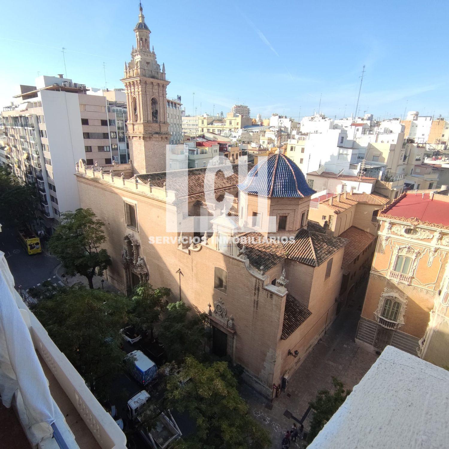 For sale of penthouse in Valencia