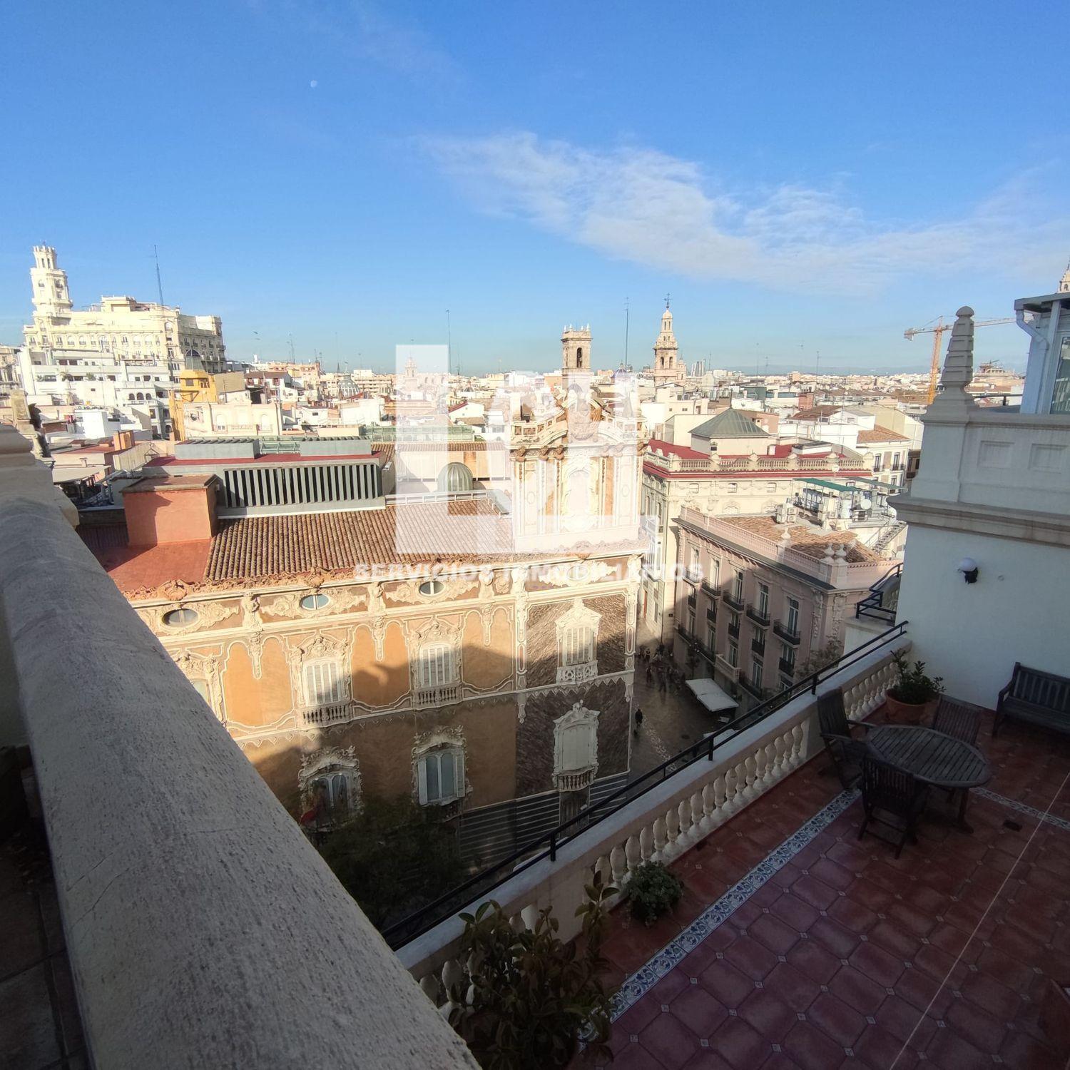 For sale of penthouse in Valencia