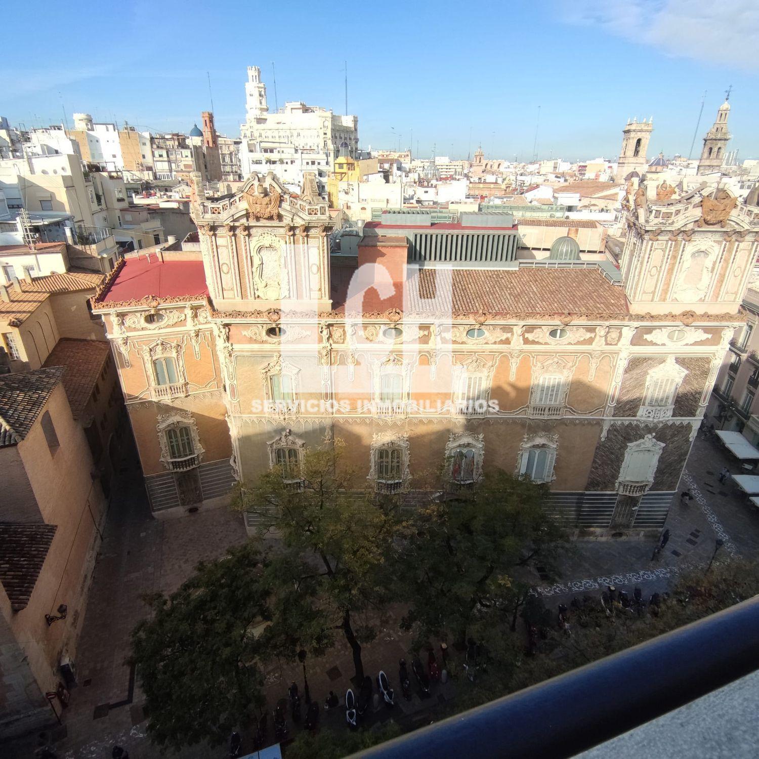 For sale of penthouse in Valencia
