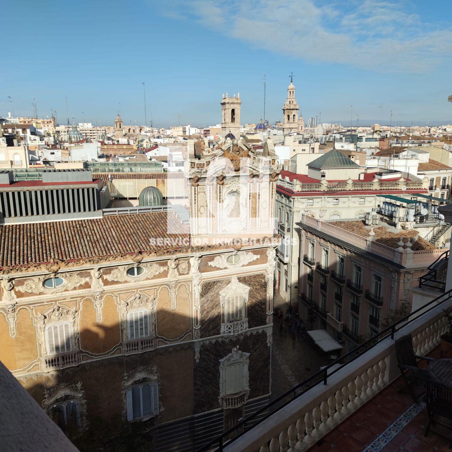 For sale of penthouse in Valencia