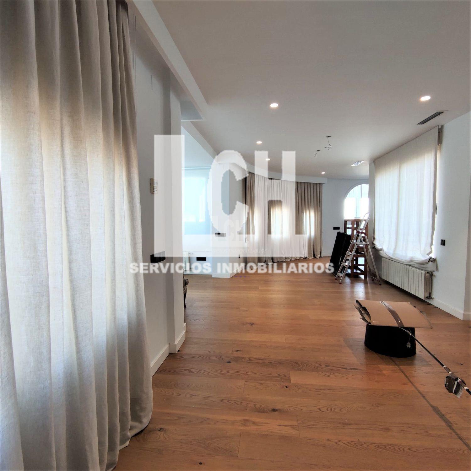 For sale of penthouse in Valencia