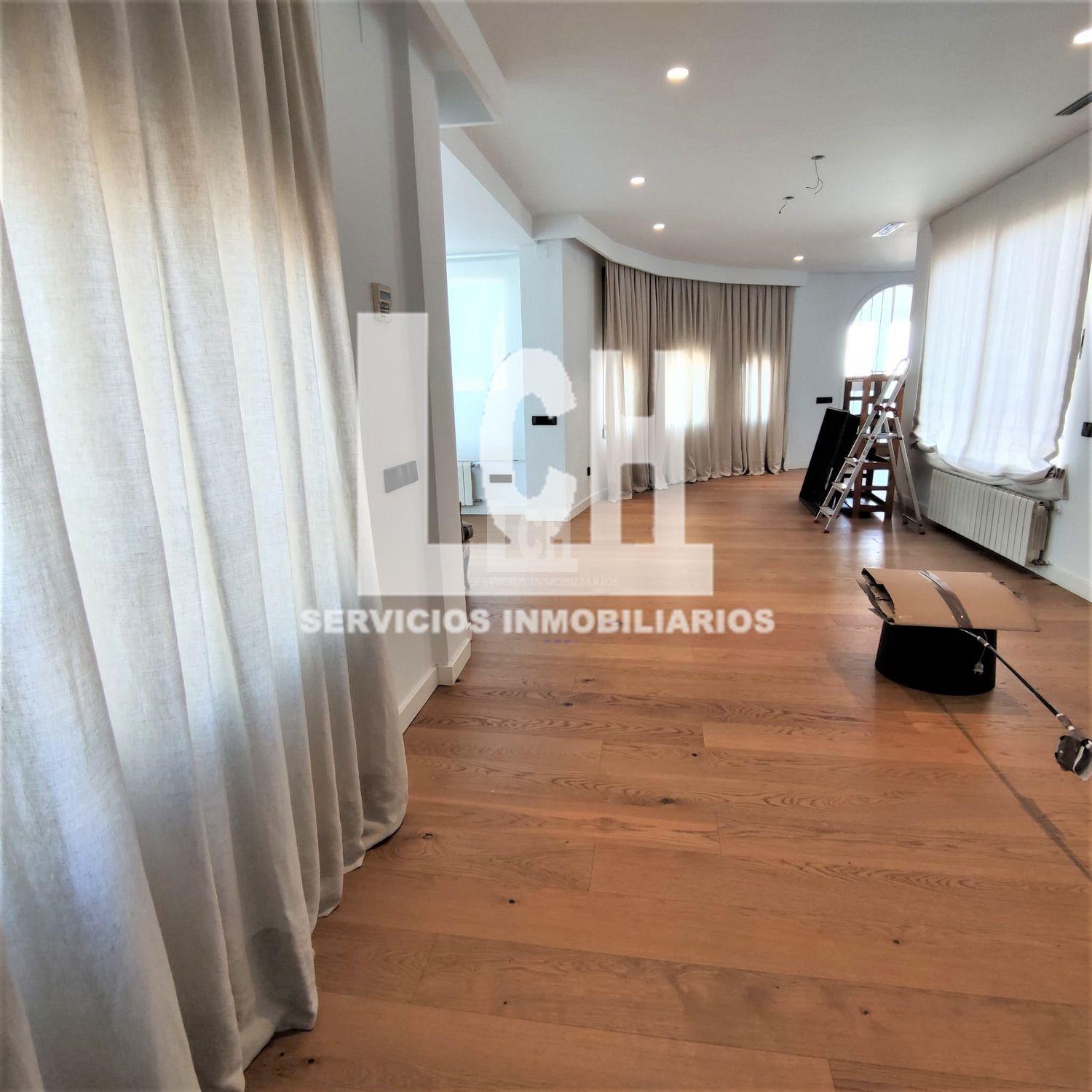 For sale of penthouse in Valencia