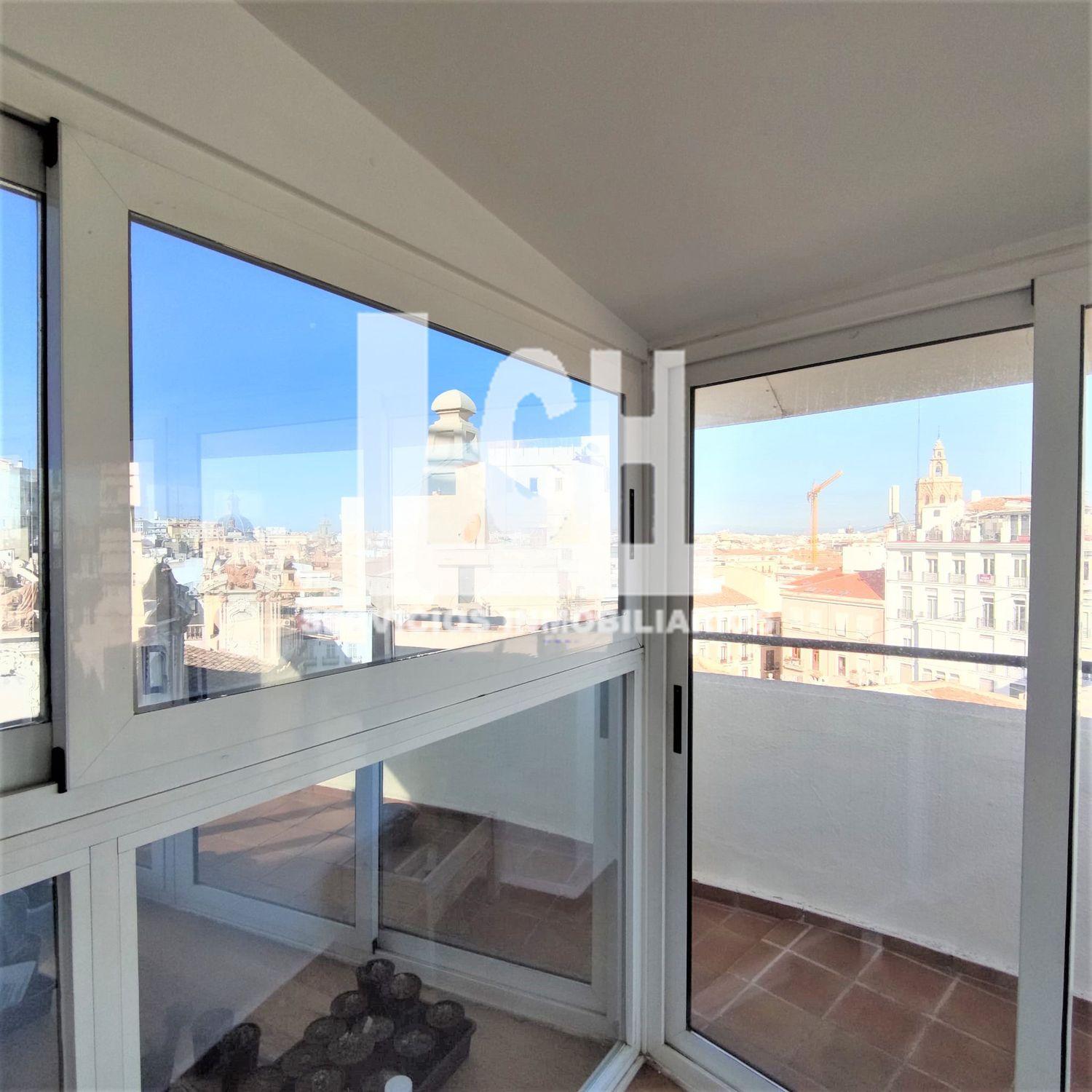 For sale of penthouse in Valencia