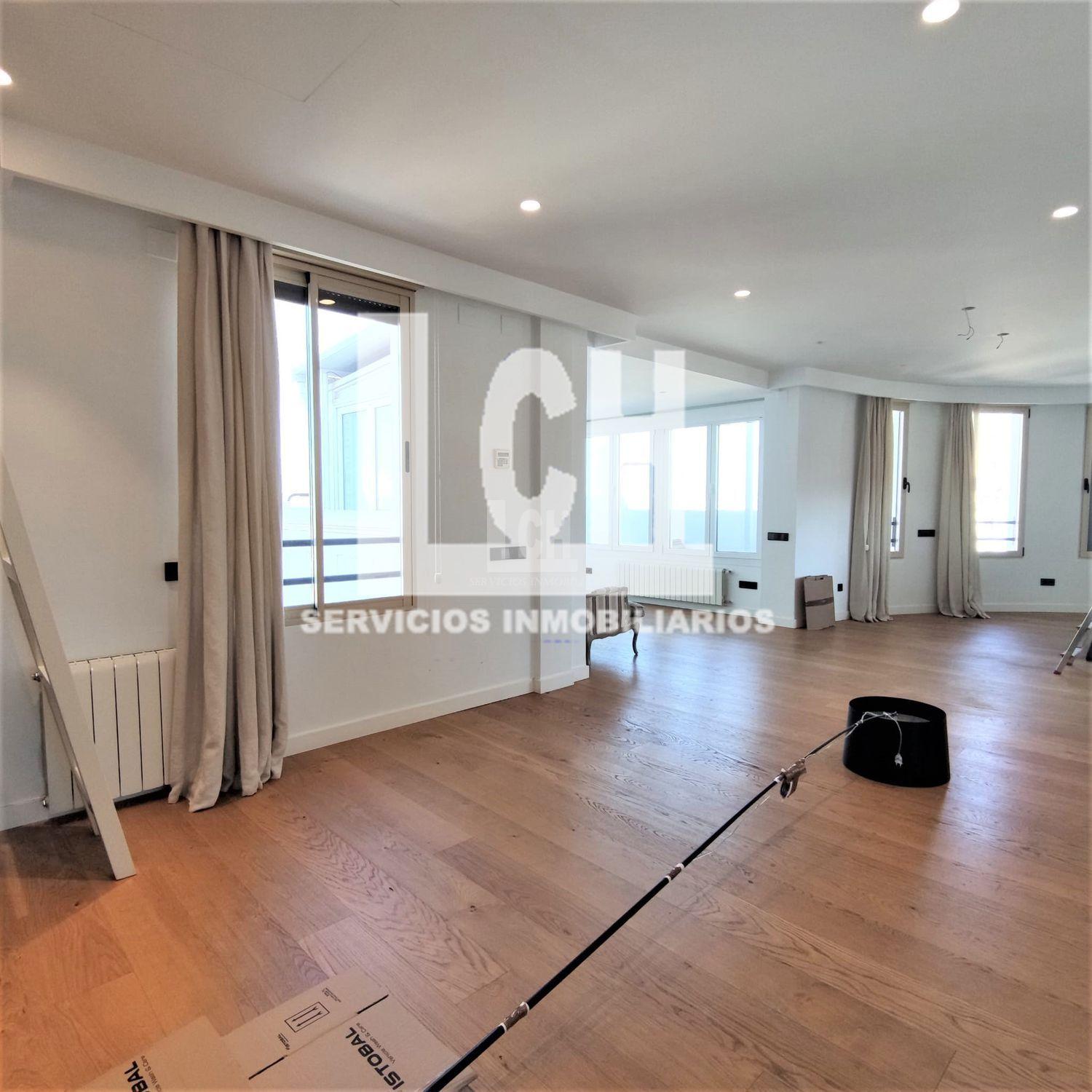 For sale of penthouse in Valencia