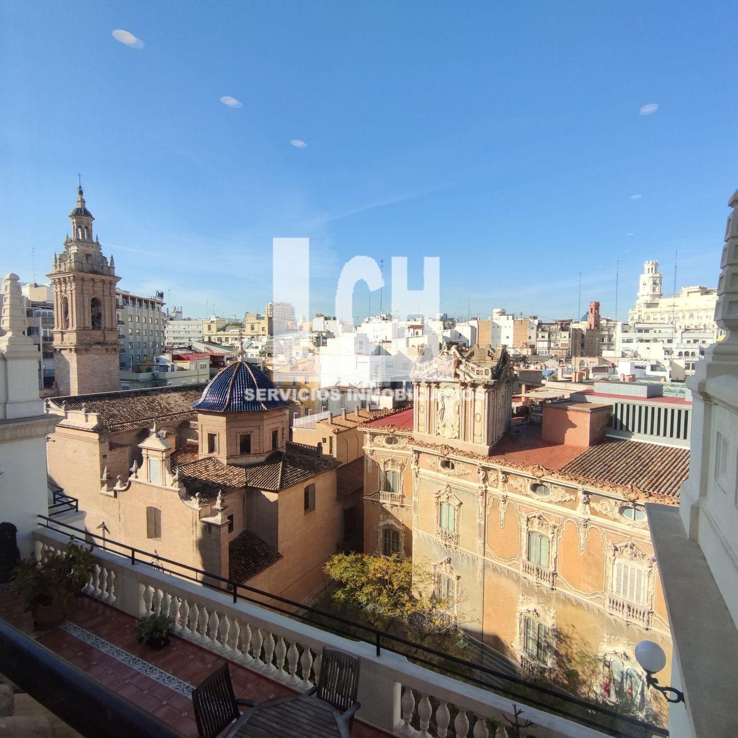 For sale of penthouse in Valencia