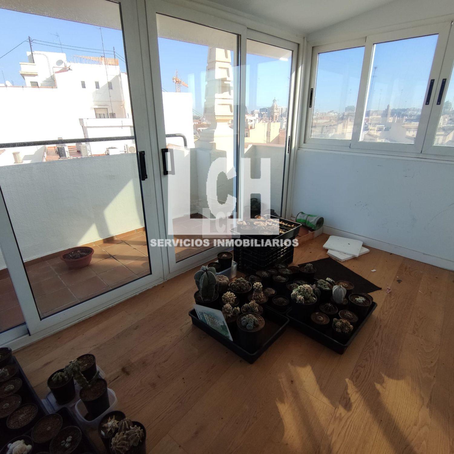 For sale of penthouse in Valencia