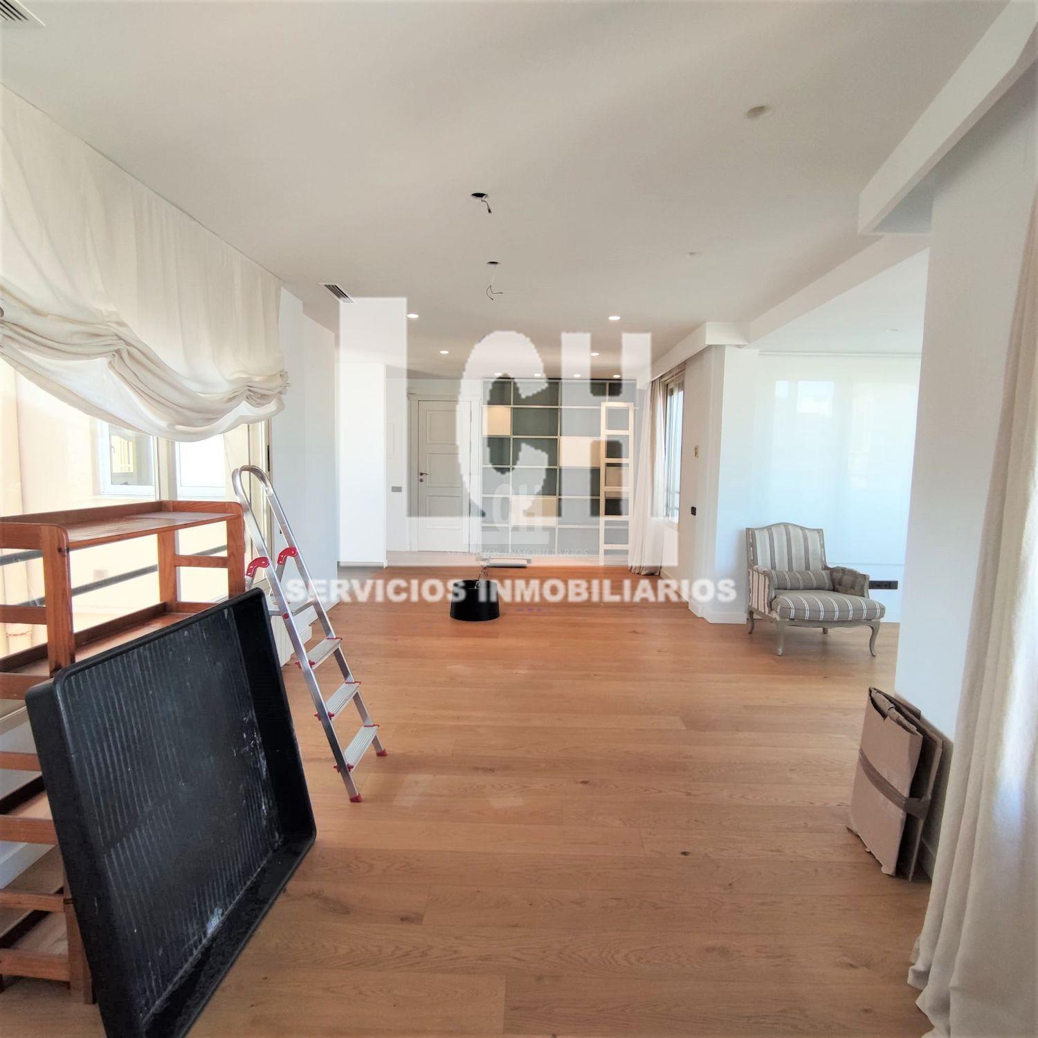 For sale of penthouse in Valencia