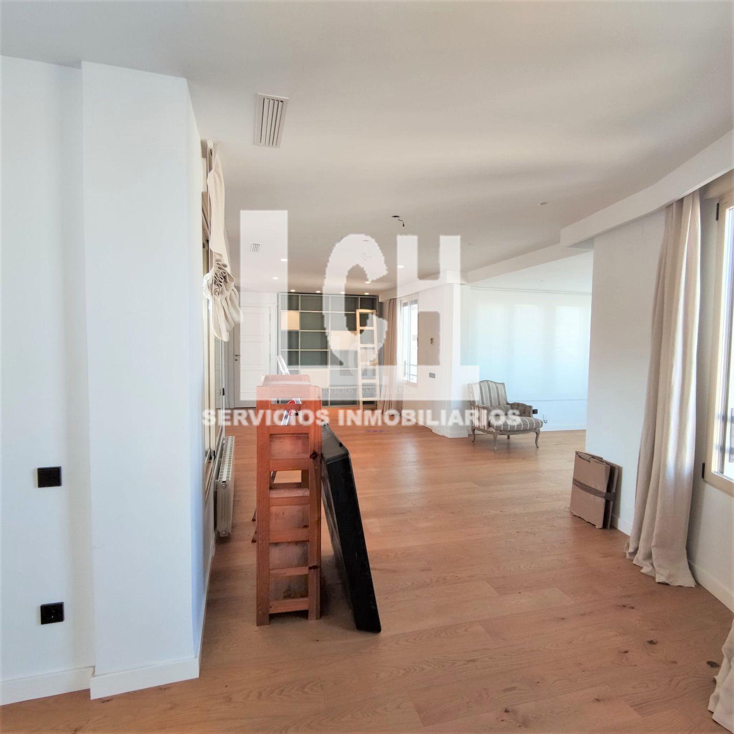 For sale of penthouse in Valencia